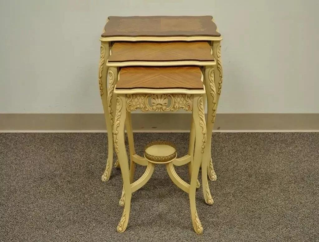 Vintage French Louis XV Style Satinwood Inlay Nesting Side Tables - Set of 3 For Sale 3