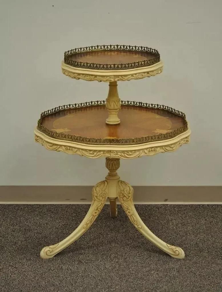 Französischer Beistelltisch im Louis-XV-Stil im Louis-XV-Stil mit runden 2 Etagen und Seidenholz-Intarsien im Angebot 2