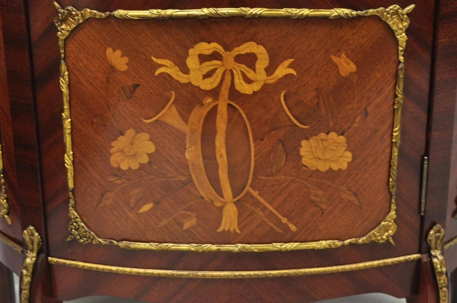Vintage French Louis XV Style Small Bowed Glass Inlaid Curio Display Cabinet In Good Condition For Sale In Philadelphia, PA