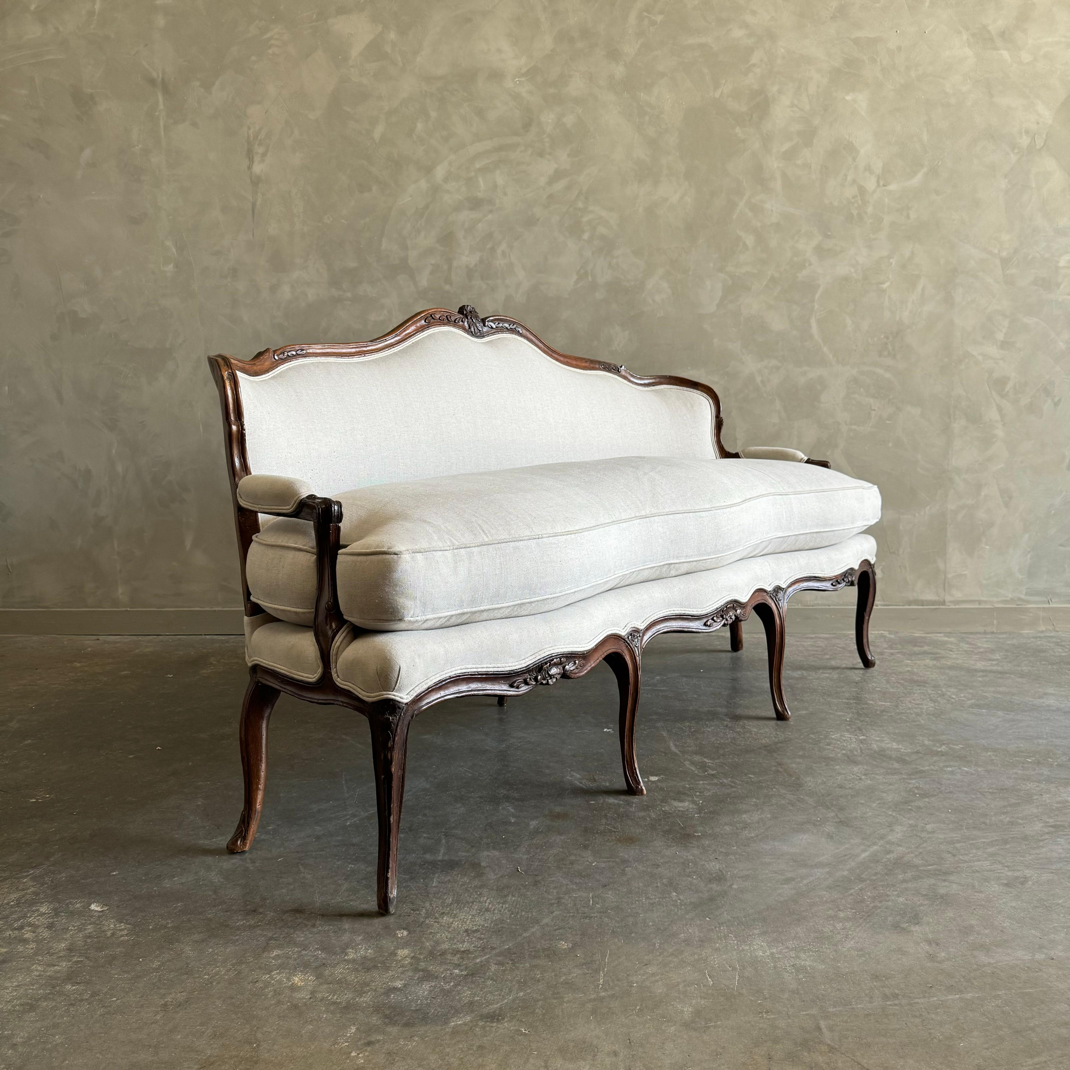 Vintage French Louis XV Style Sofa with linen upholstery In Good Condition In Old Town Orange, CA