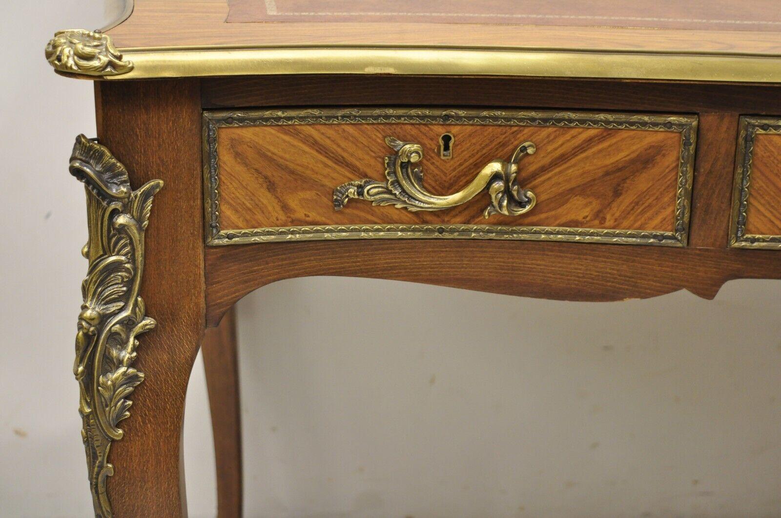 Vintage Französisch Louis XV Stil Nussbaum Leder Top Bronze Ormolu Schreibtisch im Angebot 1