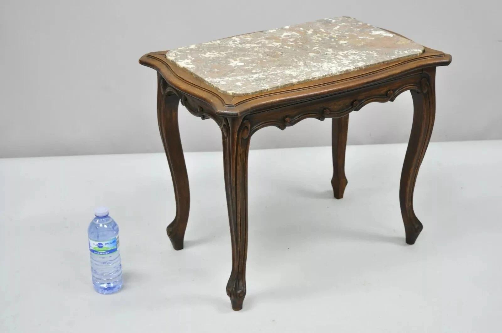 Bitte teilen Sie uns Ihre Postleitzahl mit, um ein günstigeres Angebot für den Versand innerhalb der USA anzufordern.

Vintage Französisch Louis XV Stil Nussbaum Marmorplatte kleine Seite Couchtisch. Artikel verfügt über einen Einsatz Marmorplatte,