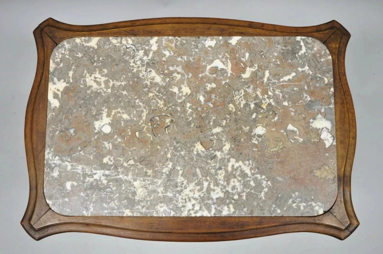 Vintage Französisch Louis XV Stil Nussbaum Marmorplatte kleine Seite Couchtisch (Louis XV.) im Angebot
