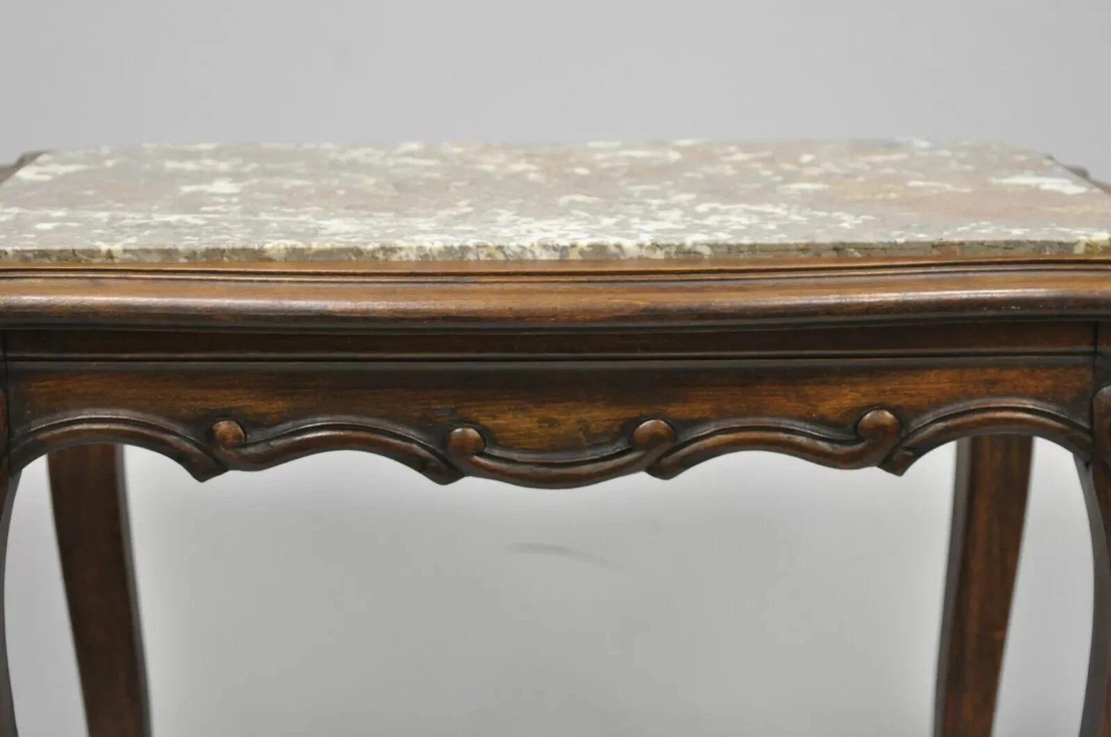 Vintage Französisch Louis XV Stil Nussbaum Marmorplatte kleine Seite Couchtisch (Unbekannt) im Angebot