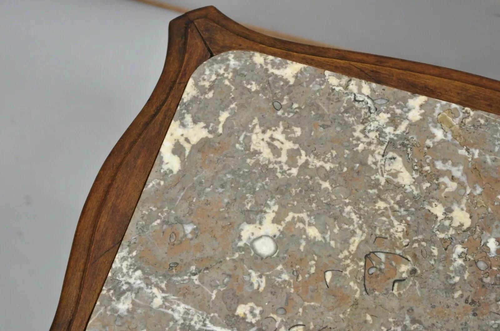Vintage Französisch Louis XV Stil Nussbaum Marmorplatte kleine Seite Couchtisch im Zustand „Gut“ im Angebot in Philadelphia, PA