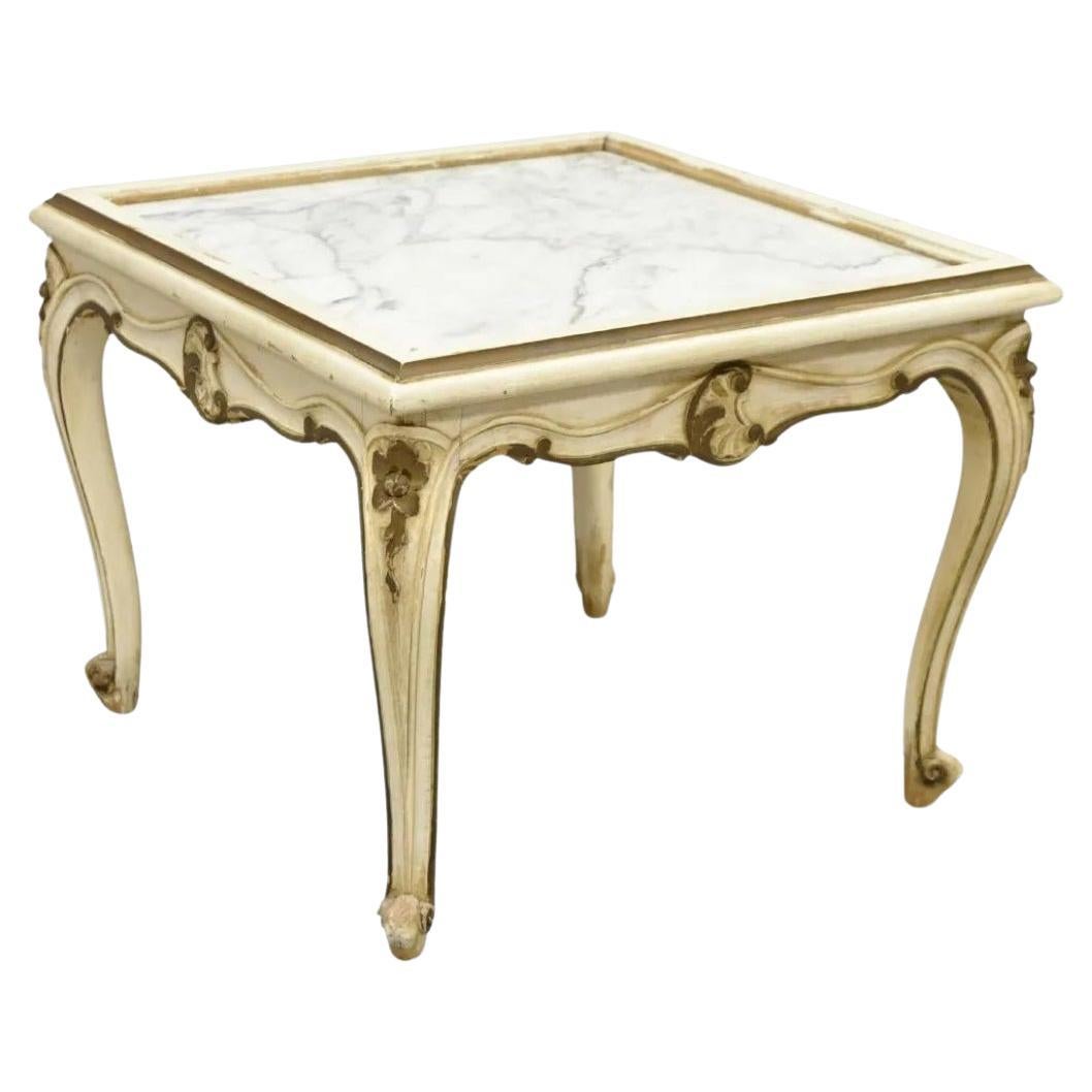 Tavolino quadrato d'epoca francese in stile Luigi XV con piano in marmo dipinto di bianco