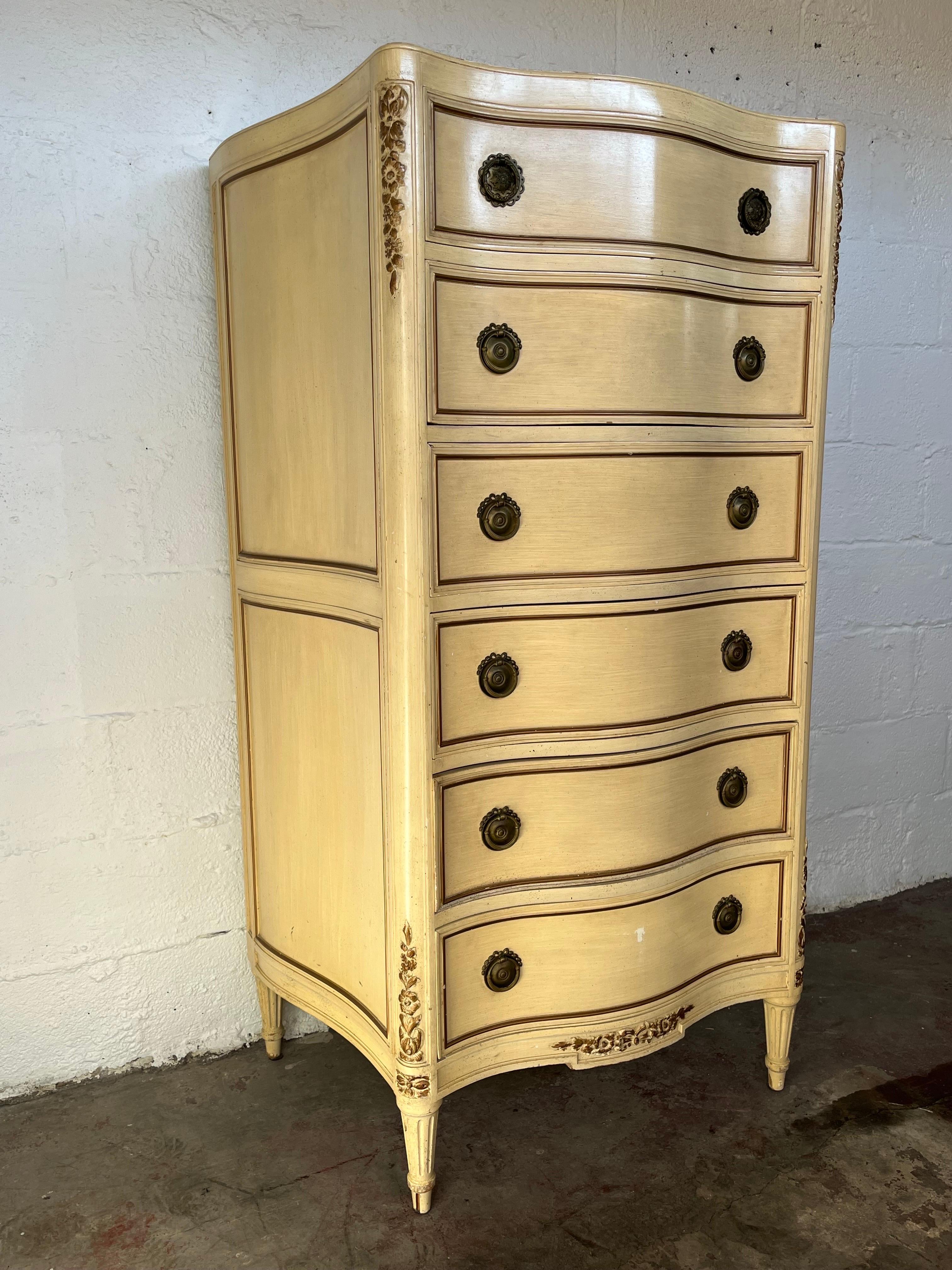 Vintage French Louis XVI Chest Of Drawers  In Good Condition For Sale In W Allenhurst, NJ