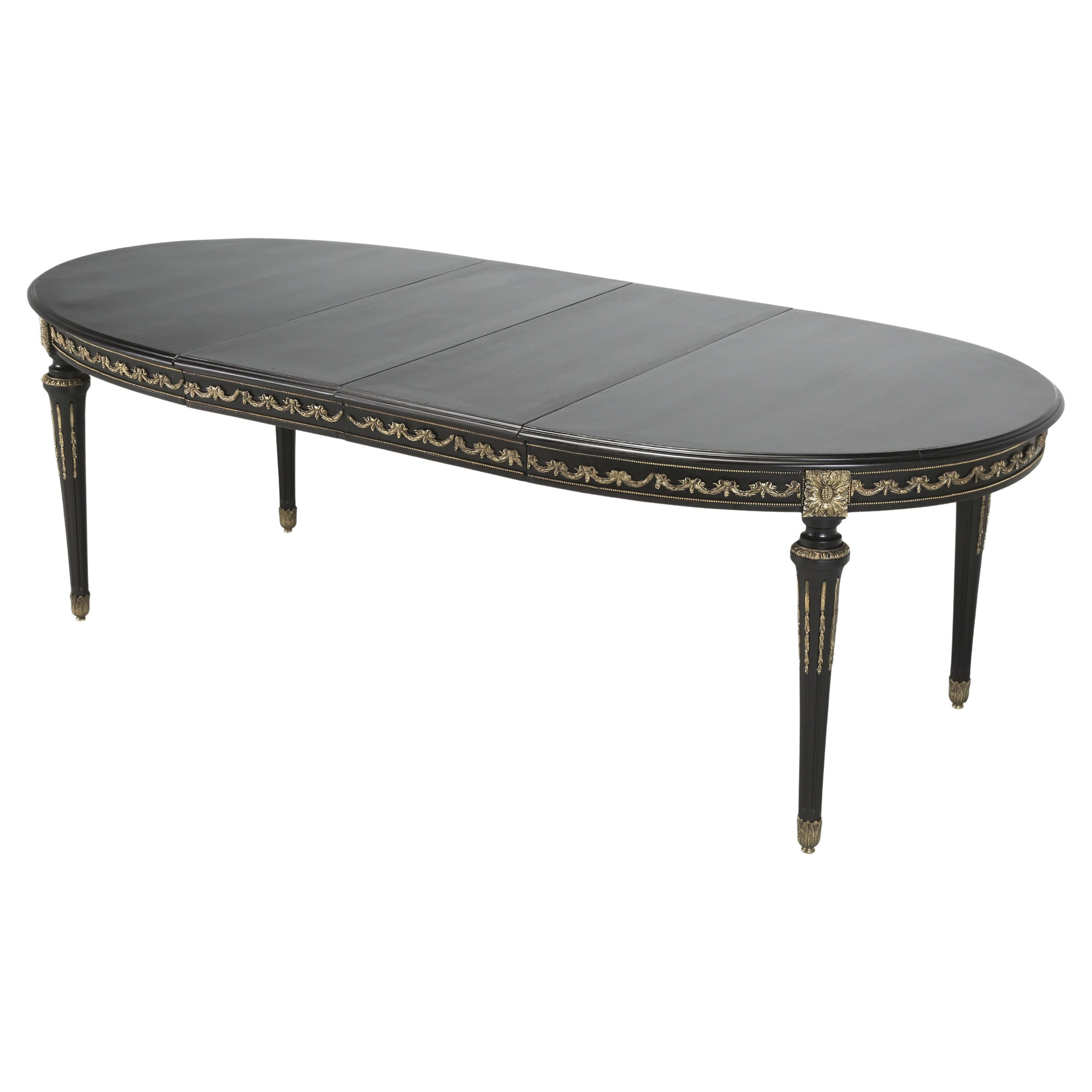 Vintage Französisch Louis XVI Ebonized Mahagoni Esstisch mit 2-Blatt. Wiederhergestellt im Angebot