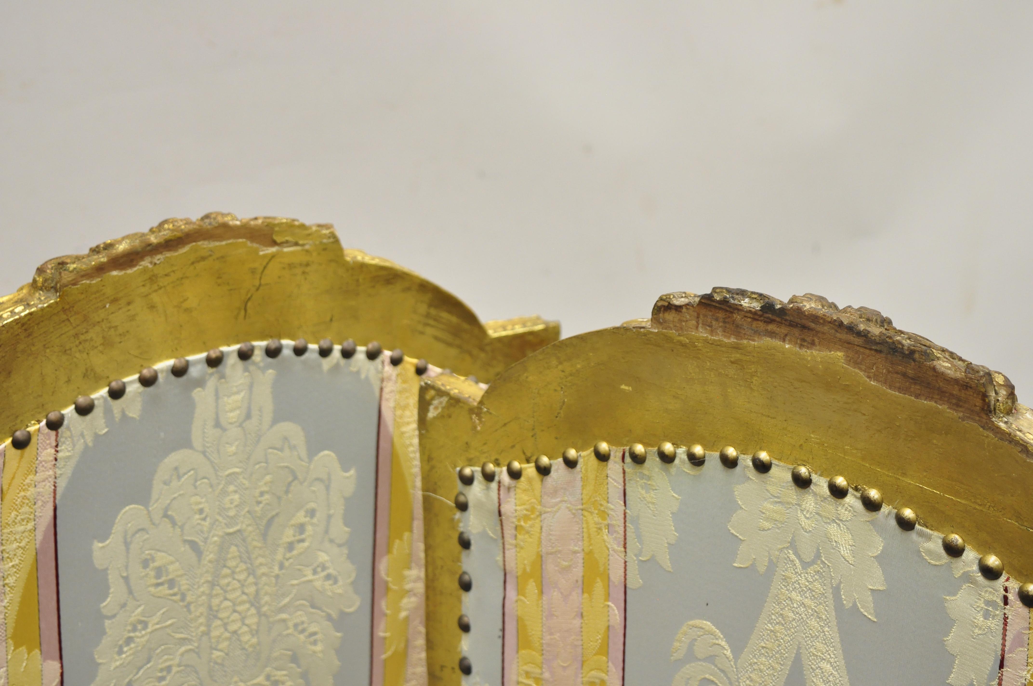 Französische gepolsterte Louis XVI-Loungesessel aus vergoldetem Holz 'B', ein Paar im Angebot 4