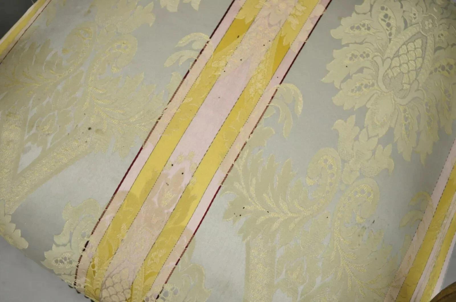 Vintage French Louis XVI Gold Giltwood Upholstered Lounge Chairs (B) - a Pair in vendita 1