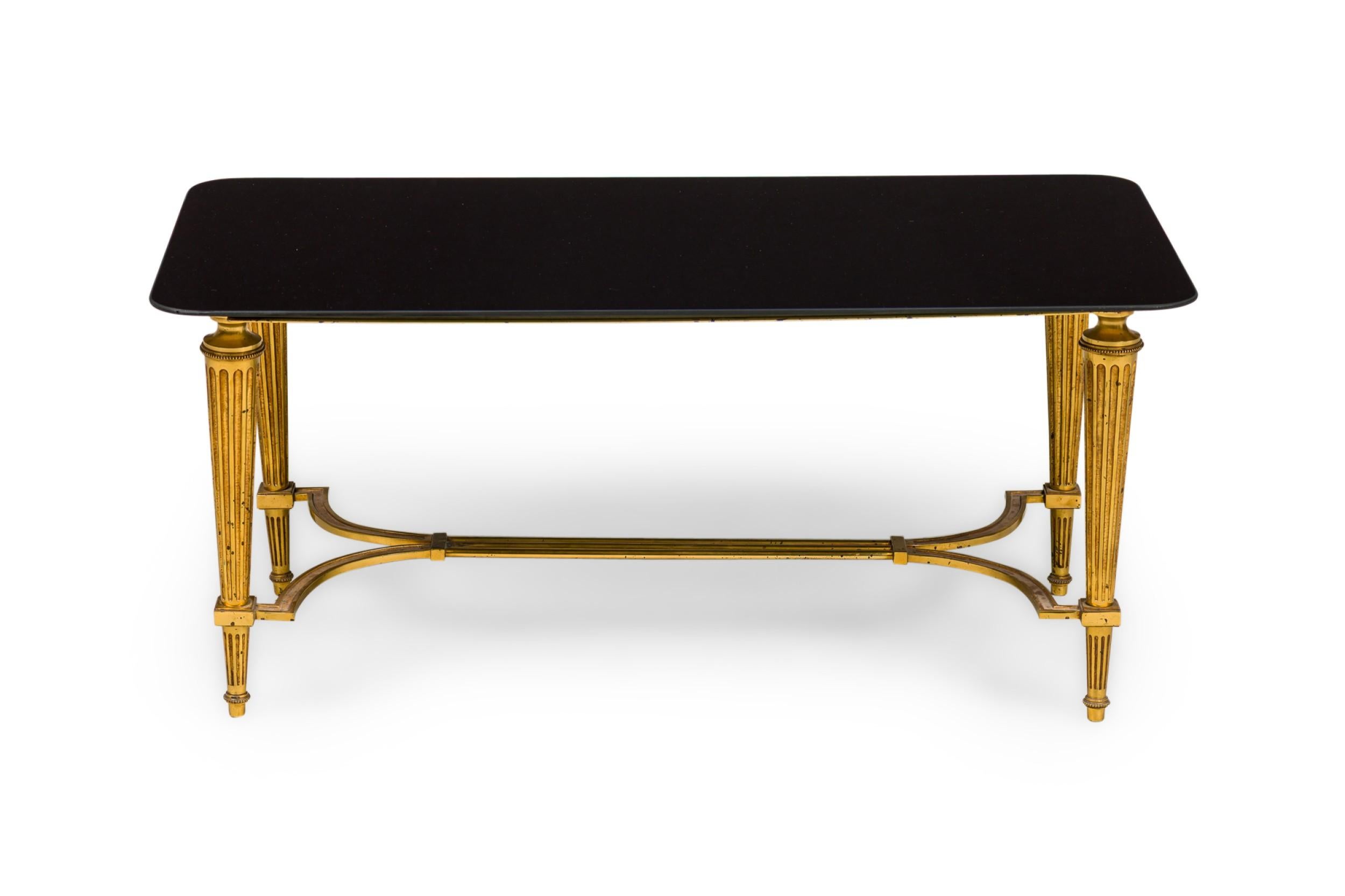 Mesa de centro vintage francesa estilo Luis XVI de latón y cristal negro en Bueno estado para la venta en Queens, NY
