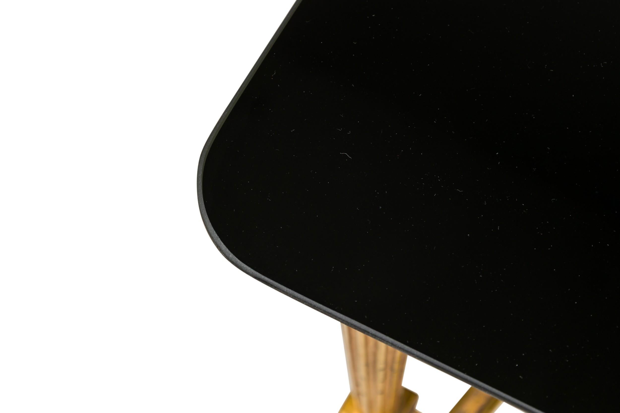 Mesa de centro vintage francesa estilo Luis XVI de latón y cristal negro Latón en venta