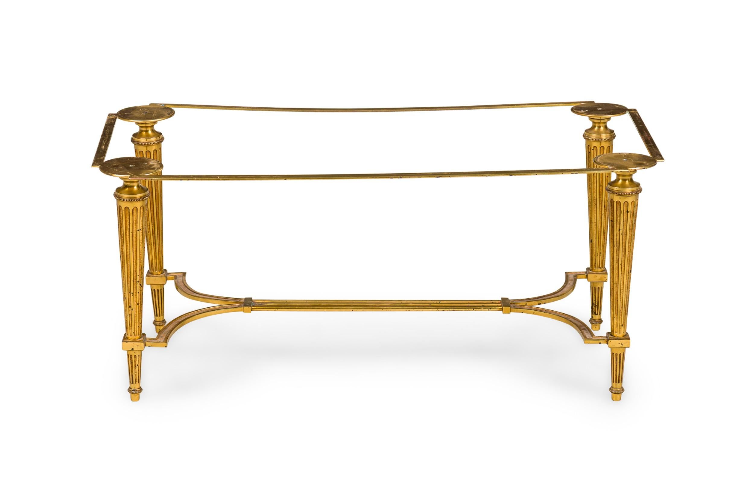 Mesa de centro vintage francesa estilo Luis XVI de latón y cristal negro en venta 1