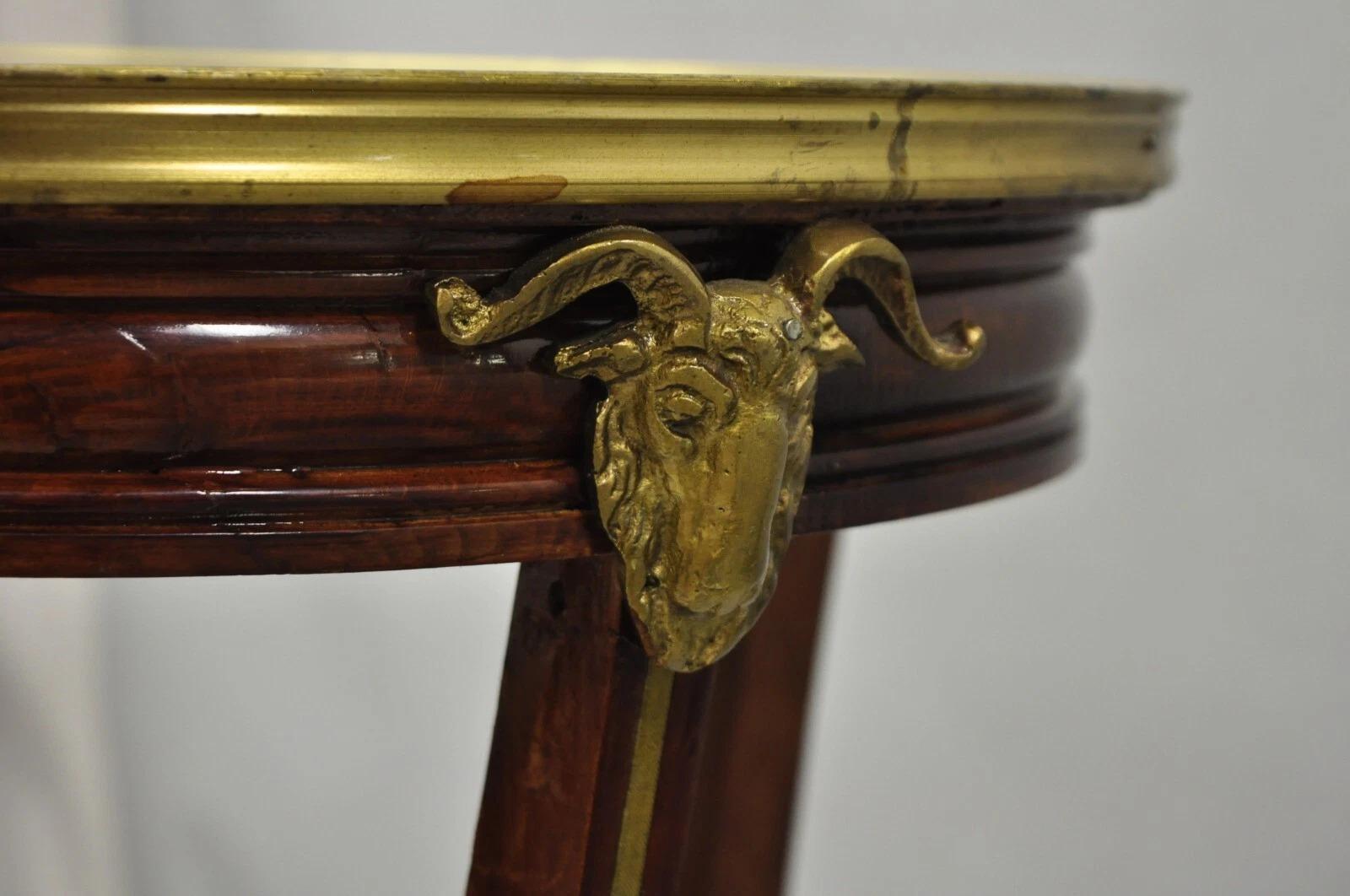 Table d'appoint ronde à 3 niveaux en bronze à tête de bélier de style Louis XVI en vente 4