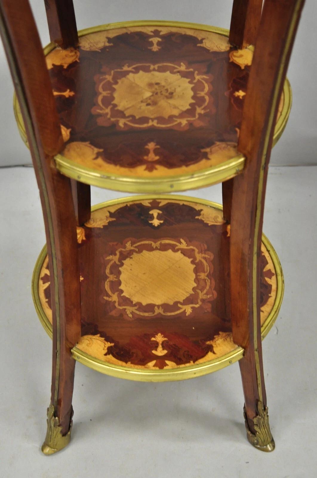Table d'appoint ronde à 3 niveaux en bronze à tête de bélier de style Louis XVI en vente 2