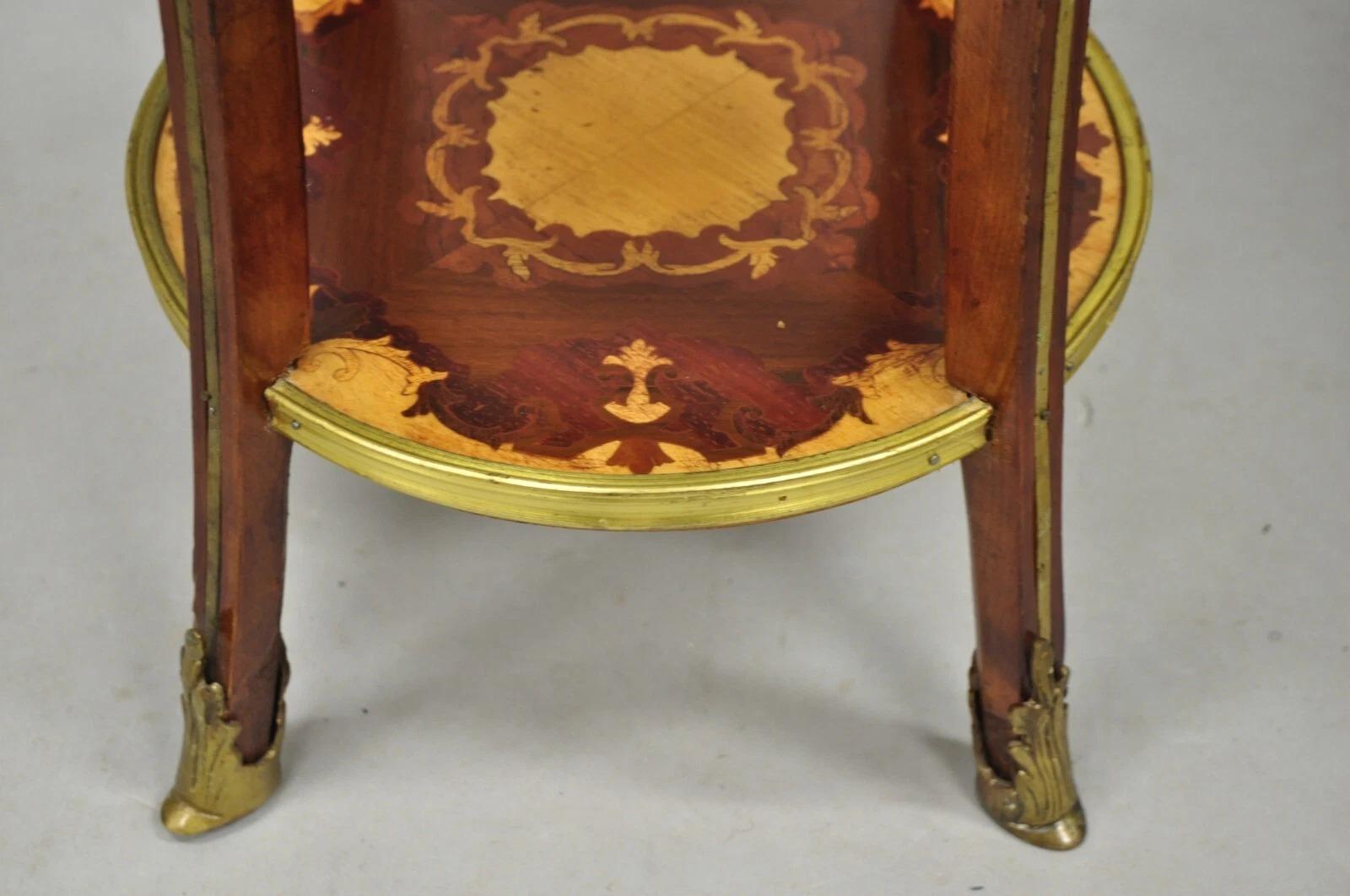 Table d'appoint ronde à 3 niveaux en bronze à tête de bélier de style Louis XVI en vente 3