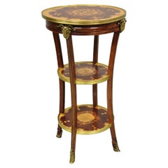 Table d'appoint ronde à 3 niveaux en bronze à tête de bélier de style Louis XVI