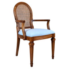 Poltrona decorativa in stile Luigi XVI con schienale in vimini, Stati Uniti, anni '70