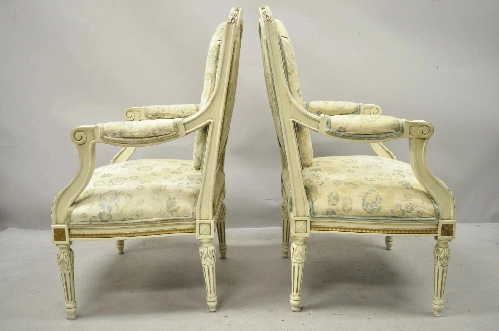 Poltrone da salotto francesi d'epoca in stile Luigi XVI dipinte a crema e dorate - Coppia in vendita 6