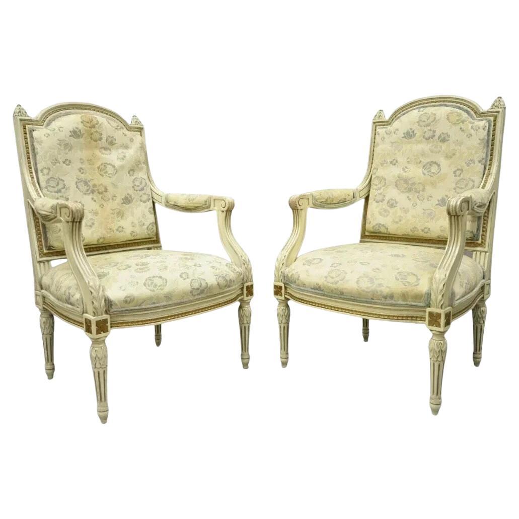 Fauteuils de salon vintage français de style Louis XVI peints en crème et dorés - Paire