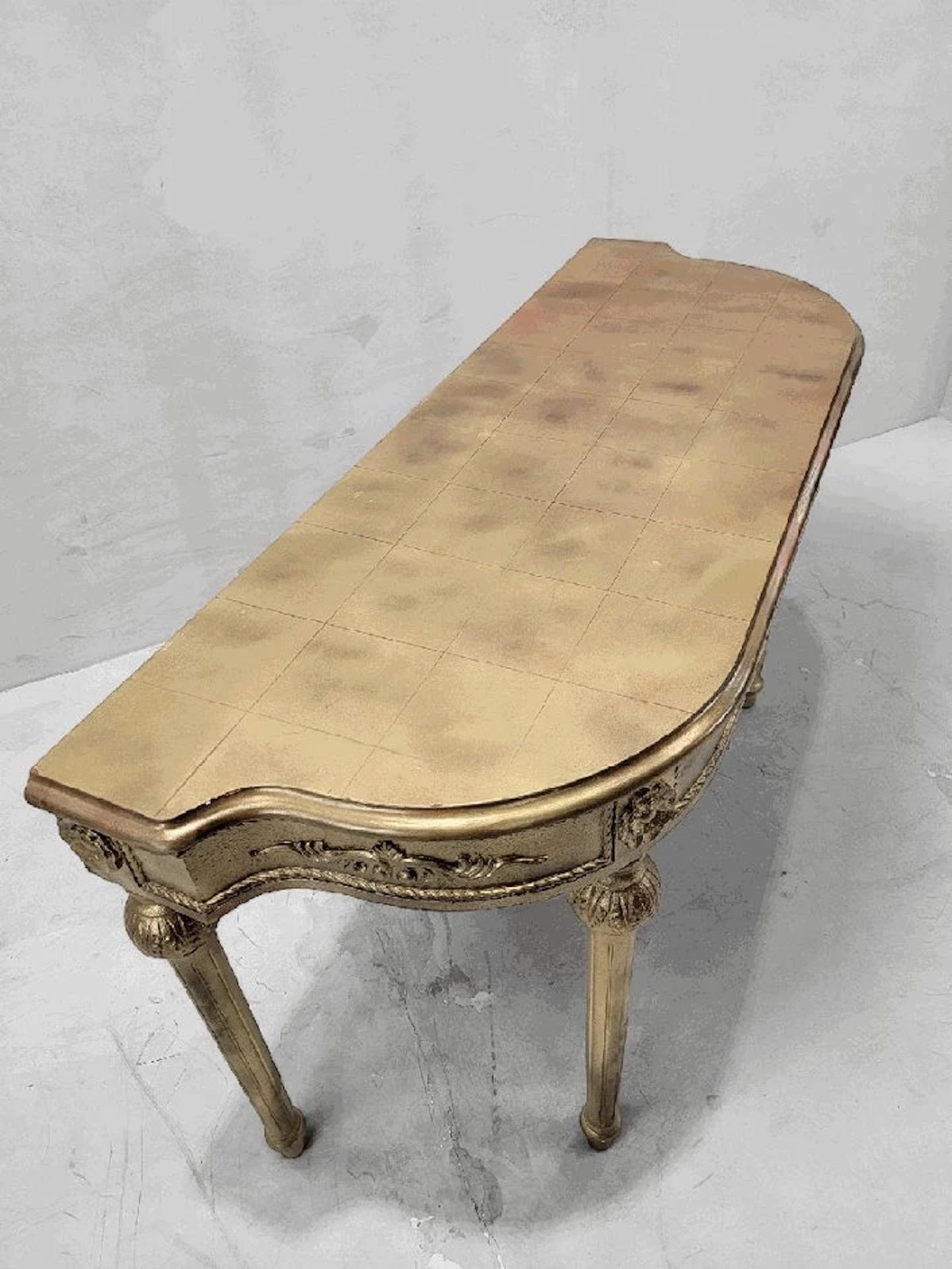 Bois Console demi-lune française de style Louis XVI dorée à l'or en vente