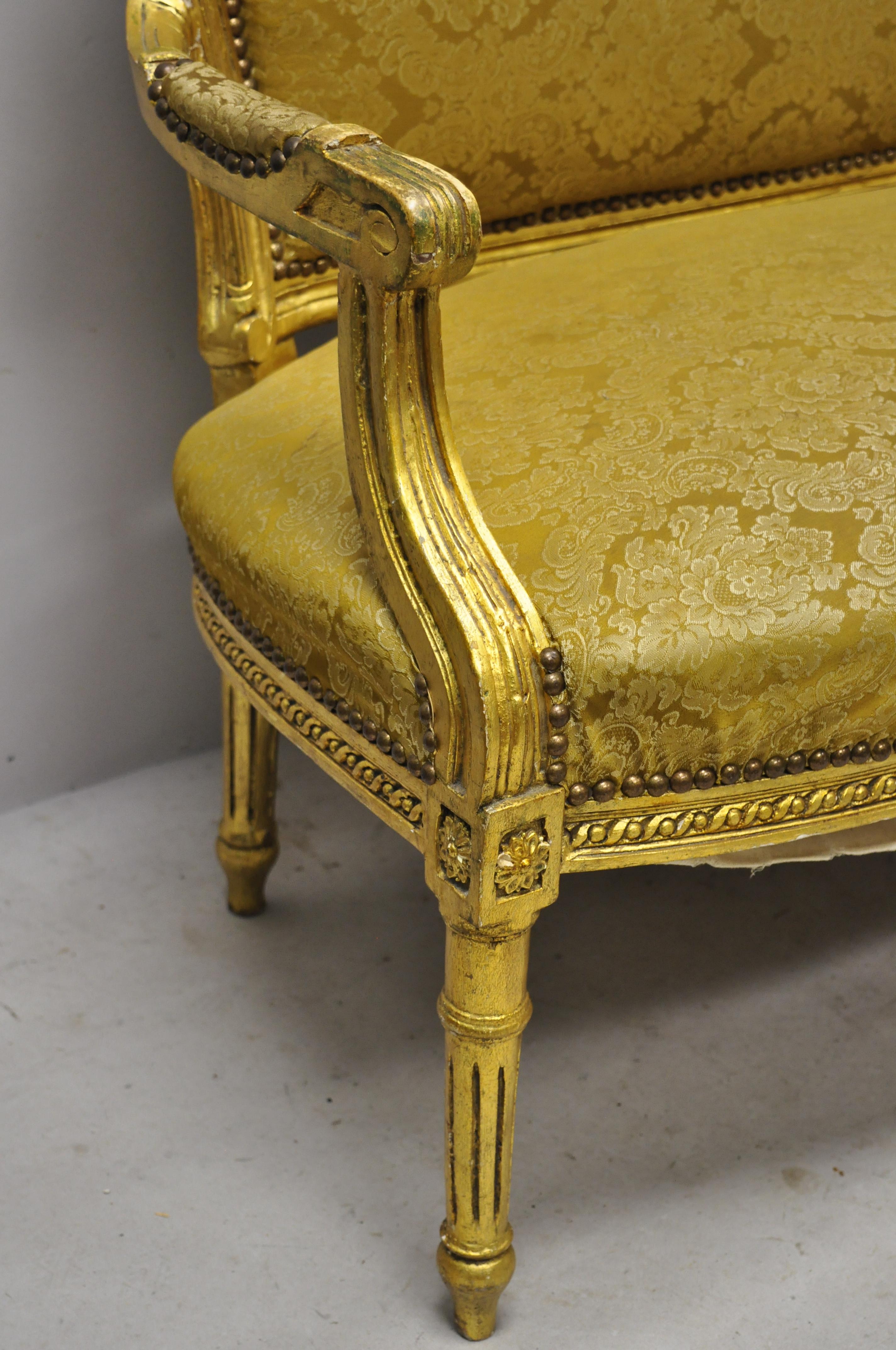 20ième siècle Canapé Loveseat de style Louis XVI français à 6 pieds en feuilles d'or