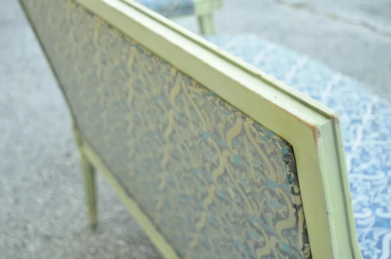 20ième siècle Canapé Vintage Français Style Louis XVI Hollywood Regency Vert Bleu Canapé Loveseat Sofa en vente