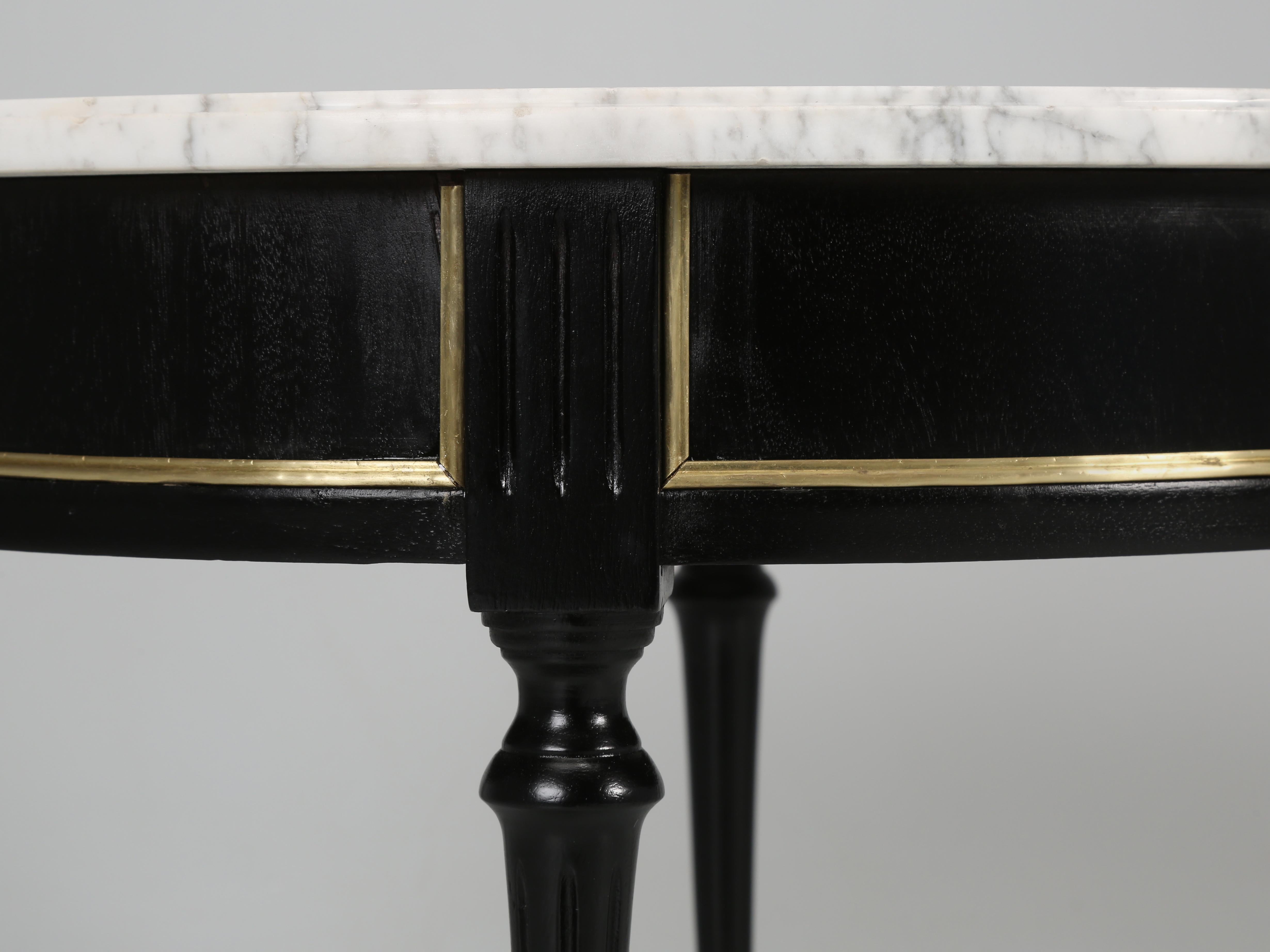 Vintage French Louis XVI Style Round Coffee Table Ebonized Finish Carrara Marble For Sale 5
