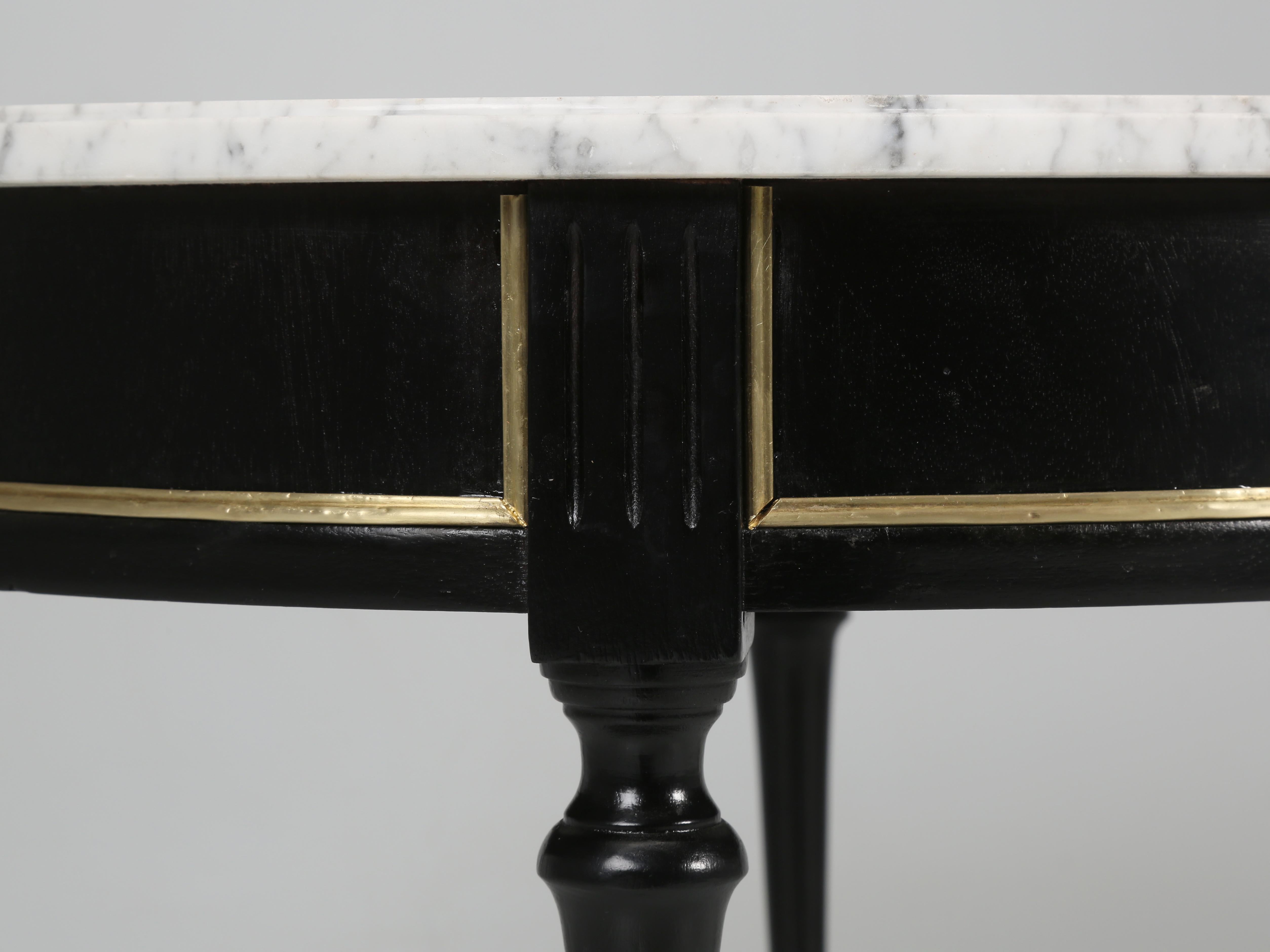 Vintage French Louis XVI Style Round Coffee Table Ebonized Finish Carrara Marble For Sale 8