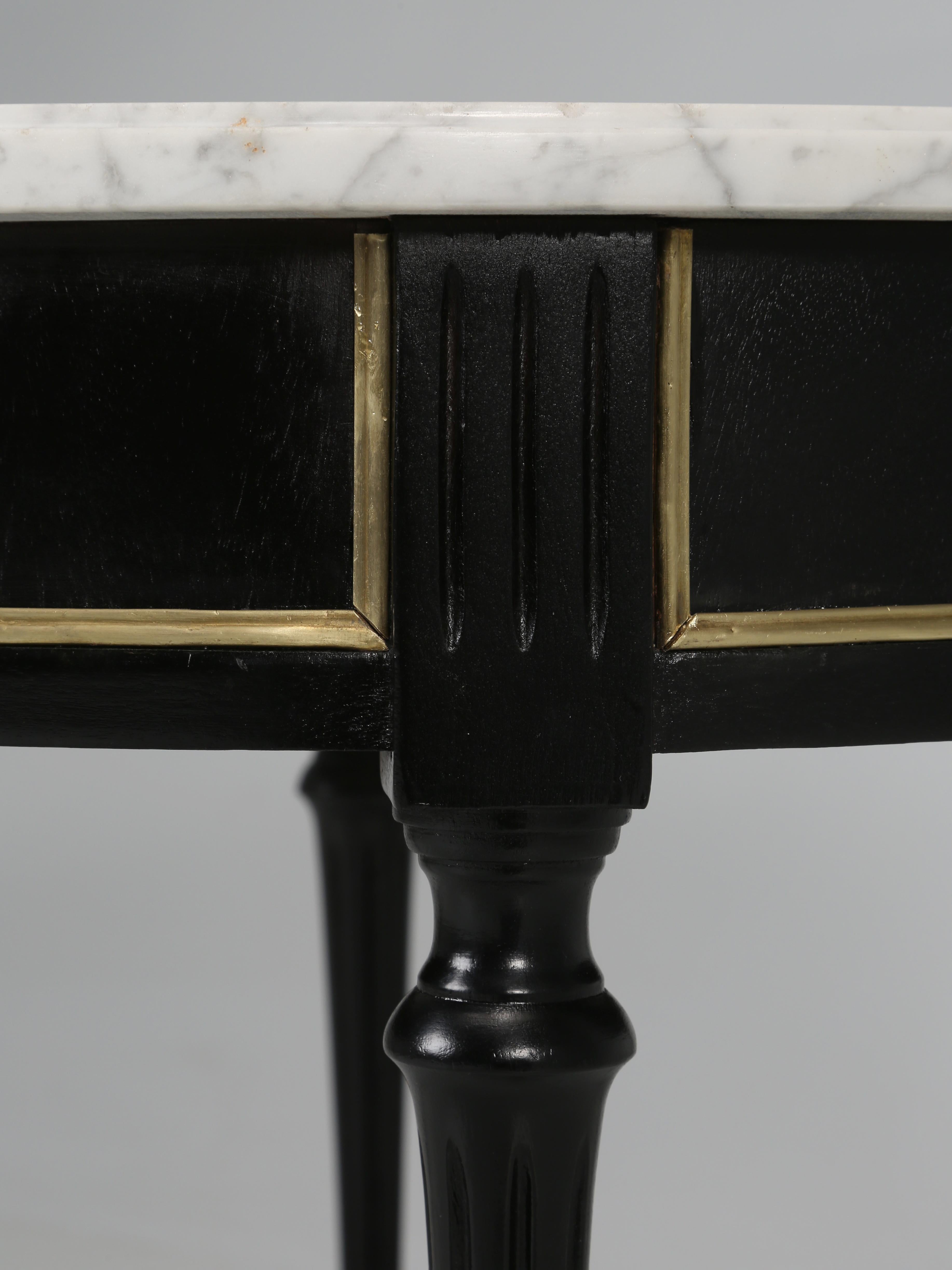 Vintage French Louis XVI Style Round Coffee Table Ebonized Finish Carrara Marble For Sale 3