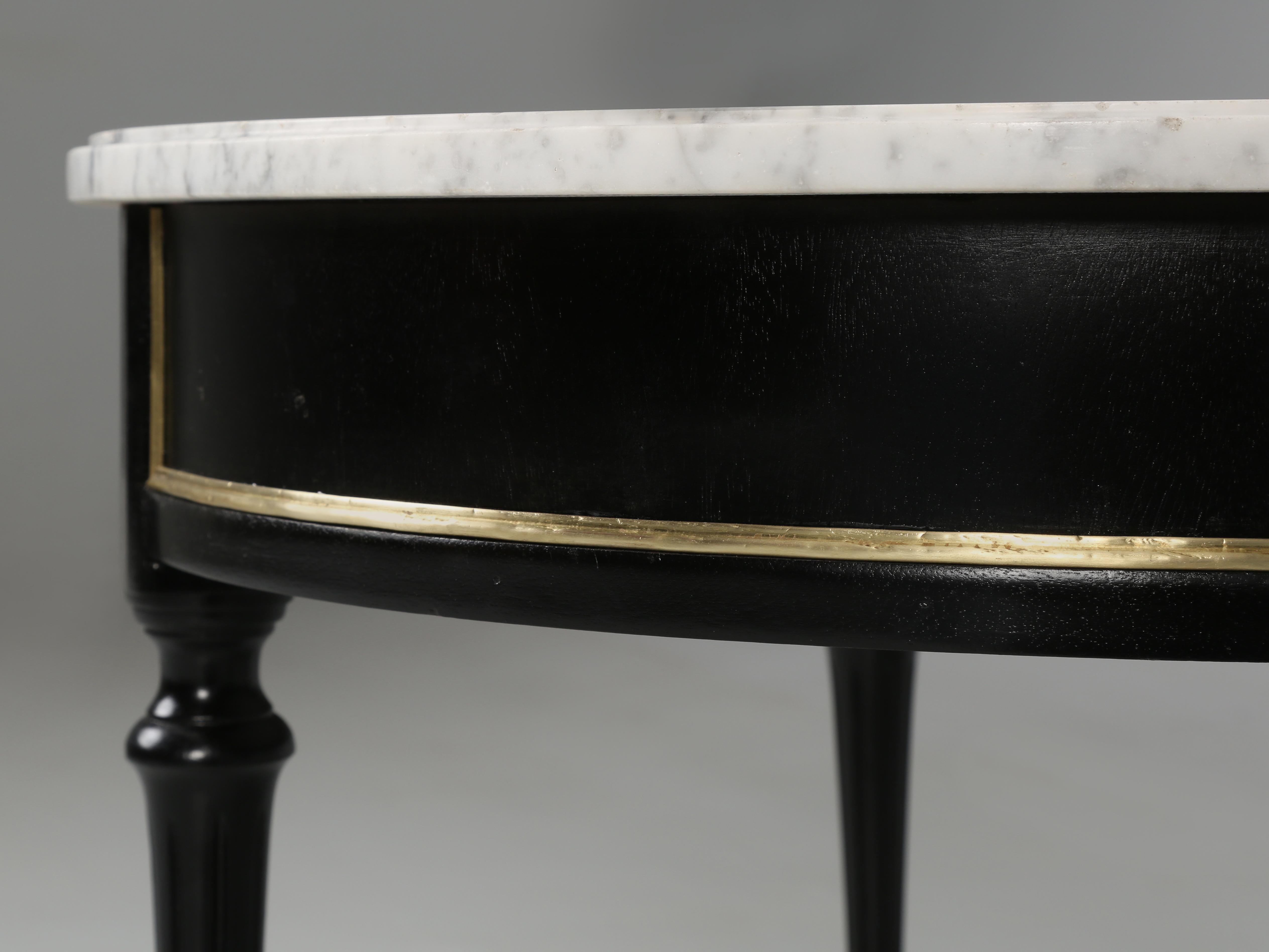 Vintage French Louis XVI Style Round Coffee Table Ebonized Finish Carrara Marble For Sale 4