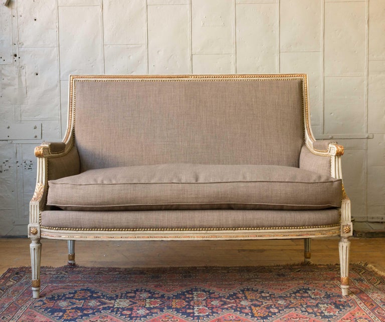 Handsome Louis XVI style settee with gilt details. The settee has recently been upholstered in a grey/taupe linen fabric and has a loose seat cushion and a tight back. Circa 1940s/1950s

Dimensions: 39” H x 52” W x 28” D.


 