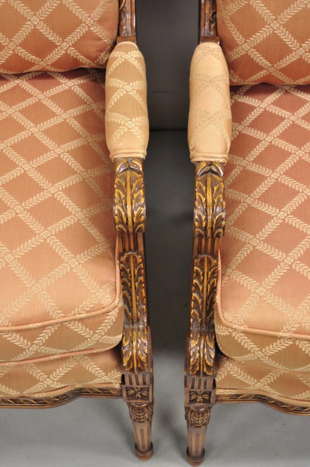 Sedie da salotto francesi d'epoca in stile Louis Cane Bergere intagliate in noce - una coppia in vendita 1