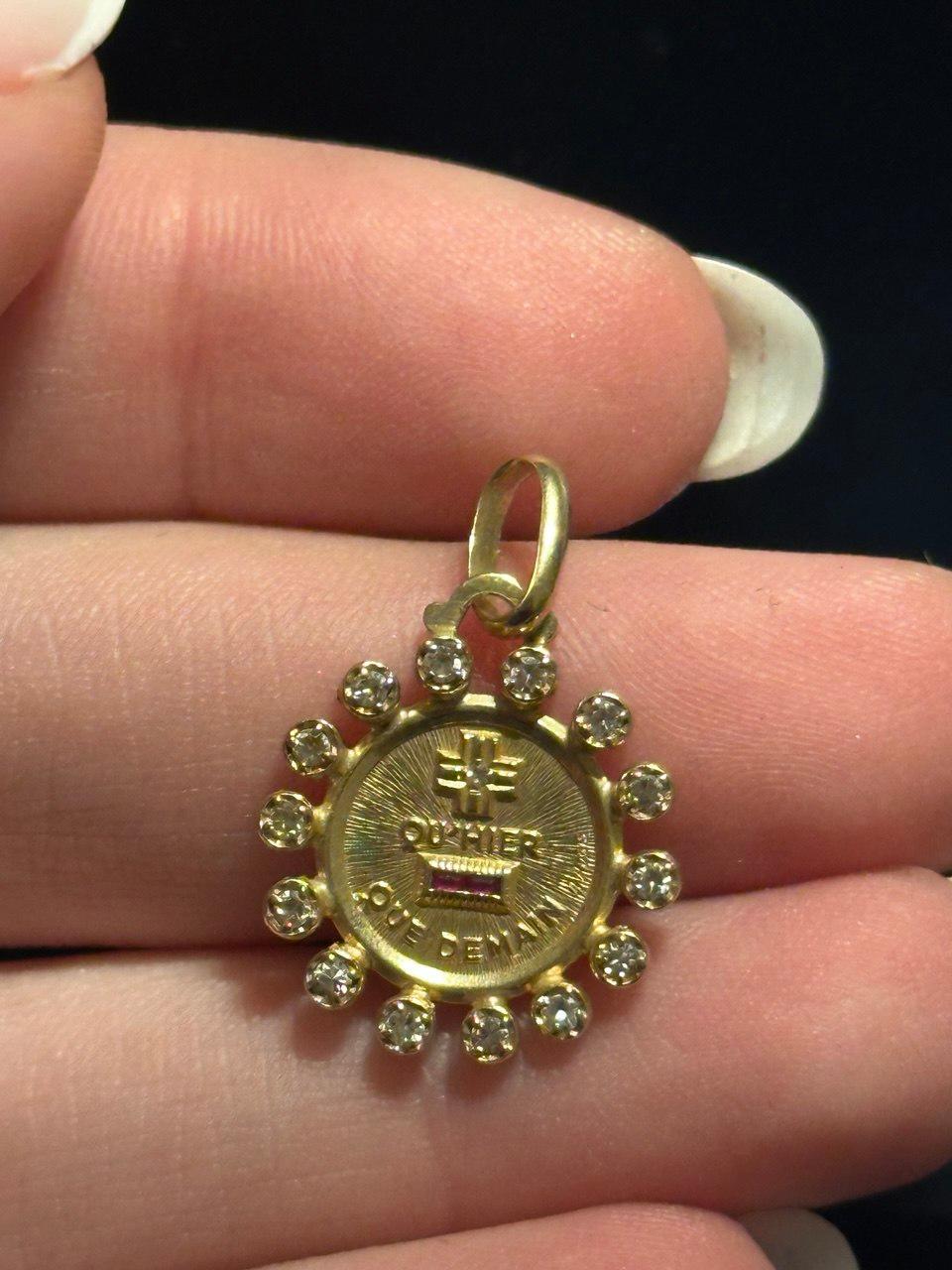 Vintage By  Französische Love-Medaille von Alphonse Augis  18 Karat Gelbgold Diamant Halo Rubin Diamant-Halo für Damen oder Herren