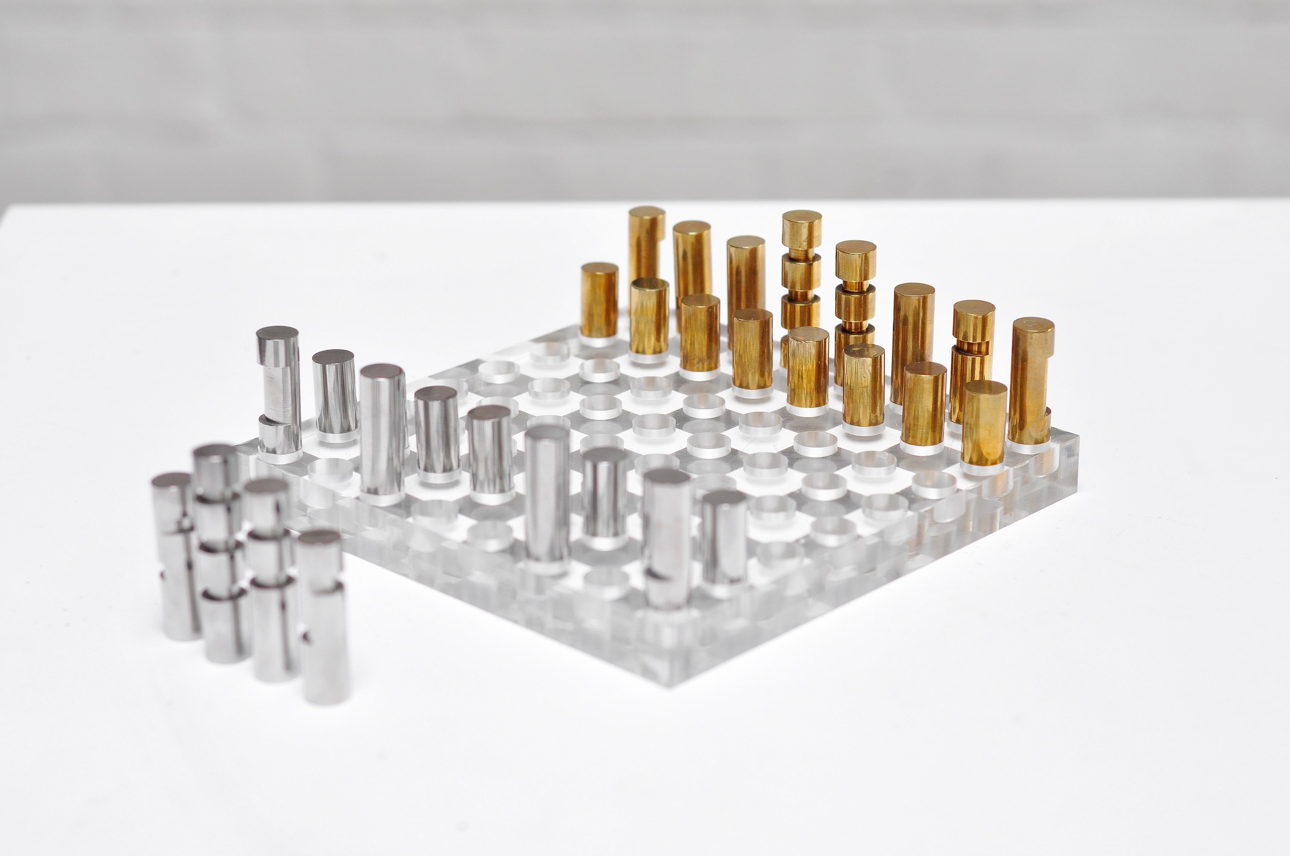 Vintage French Lucite Modernist Chess Set, 1970s In Good Condition For Sale In Zwijndrecht, Antwerp