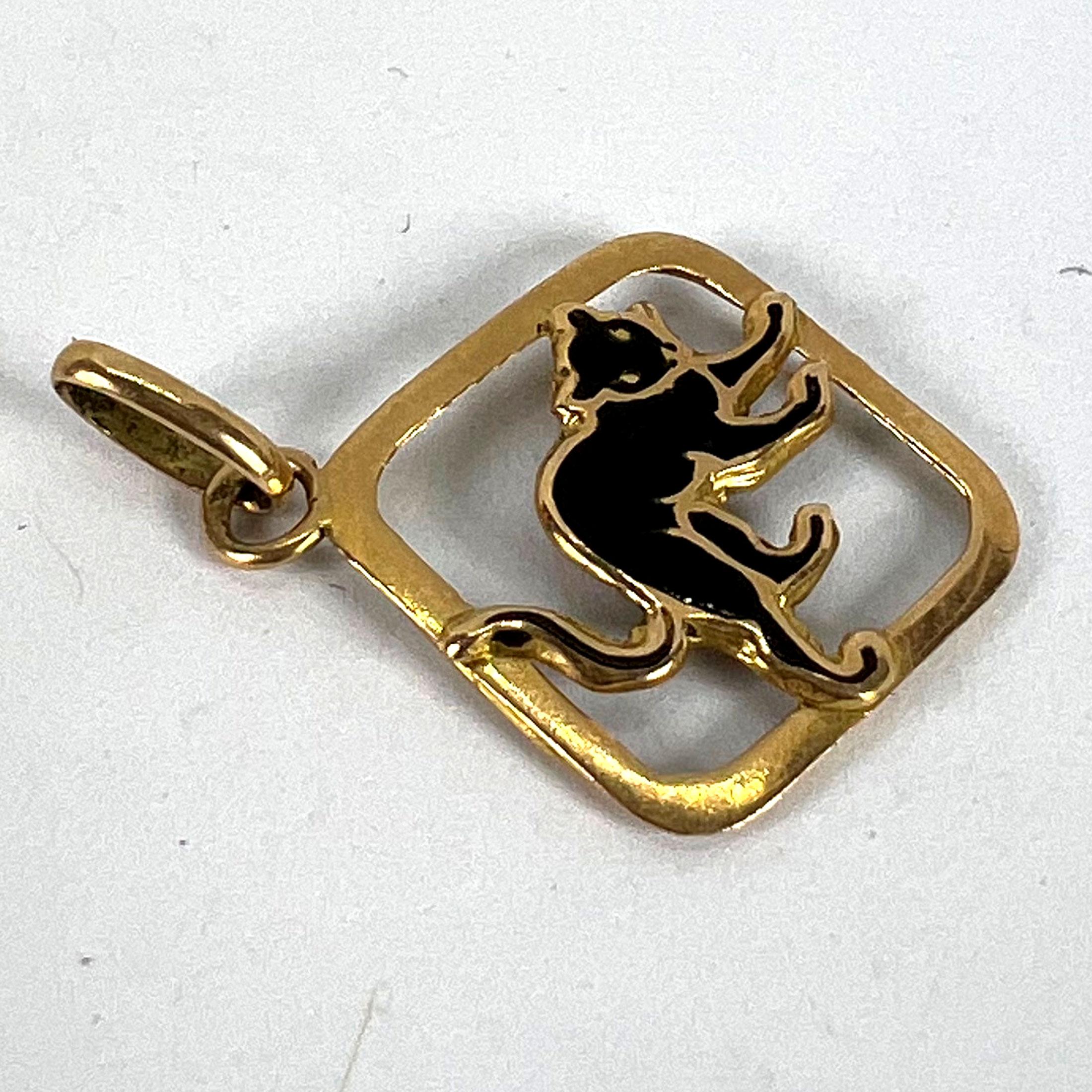 Colgante de oro amarillo de 18 quilates con amuleto de gato negro de la suerte francés vintage en venta 9