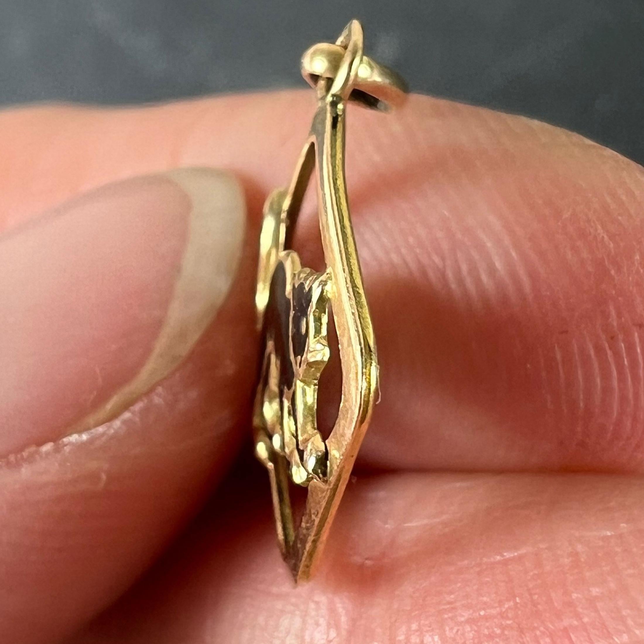 Colgante de oro amarillo de 18 quilates con amuleto de gato negro de la suerte francés vintage en venta 2