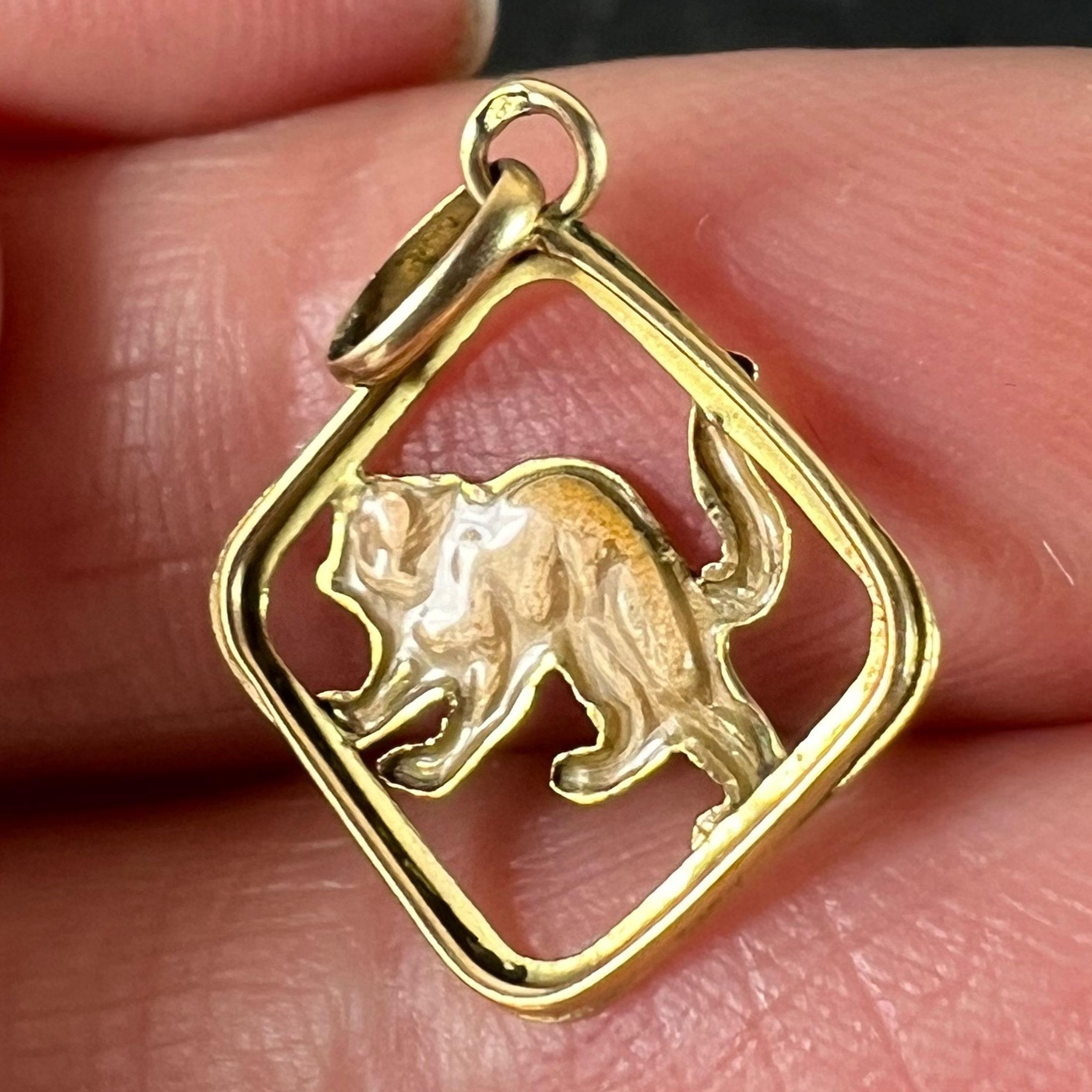 Colgante de oro amarillo de 18 quilates con amuleto de gato negro de la suerte francés vintage en venta 3