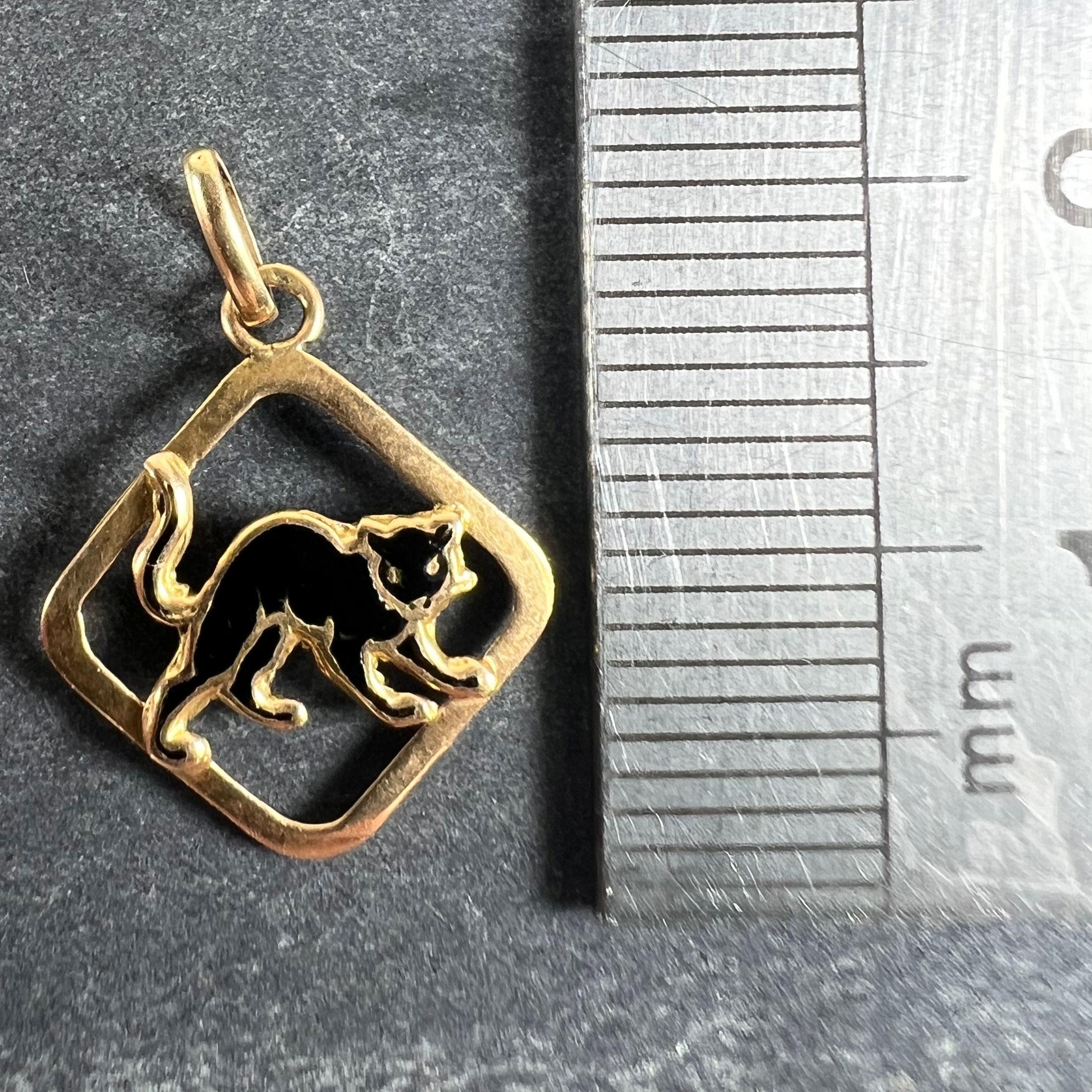 Colgante de oro amarillo de 18 quilates con amuleto de gato negro de la suerte francés vintage en venta 4
