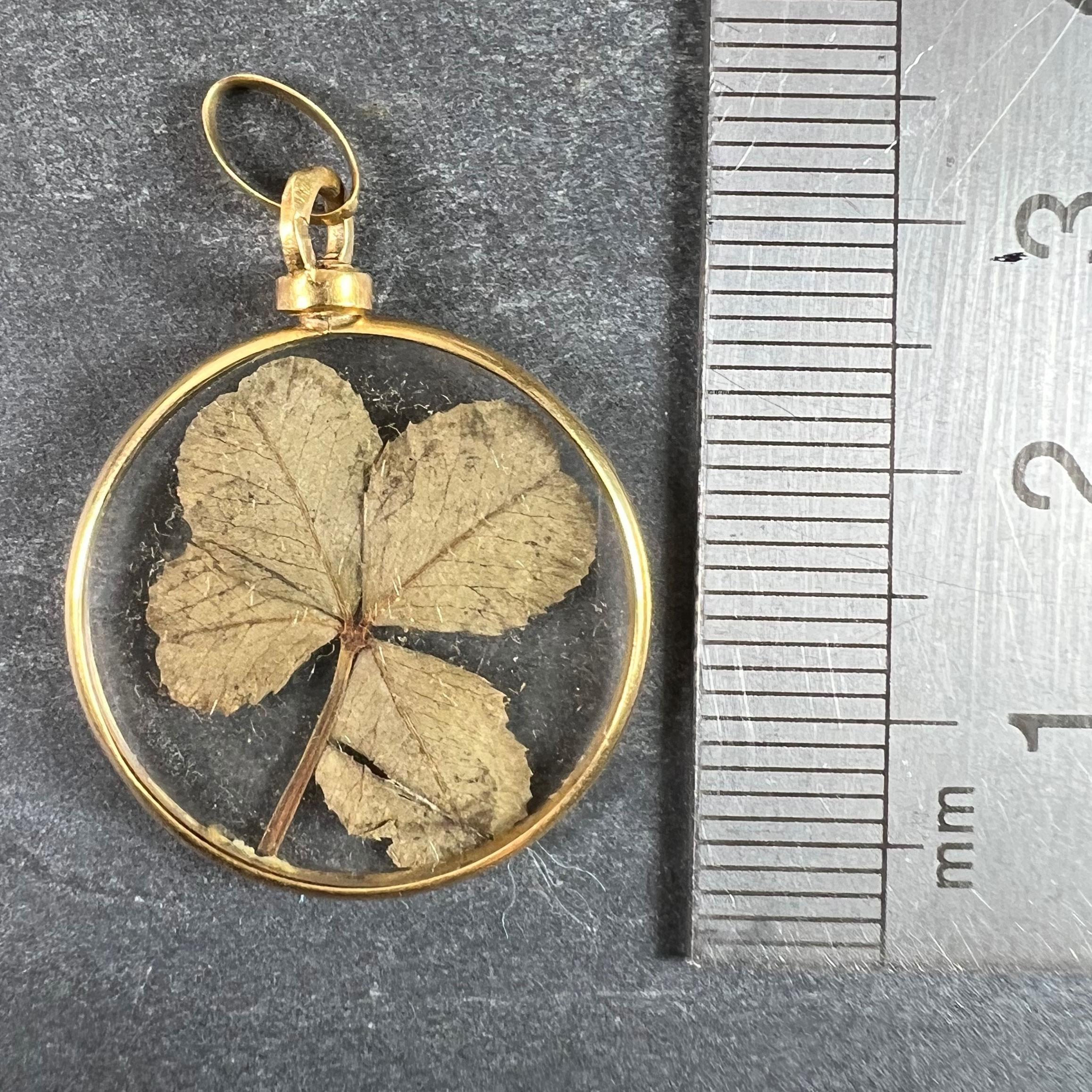 Colgante de oro amarillo de 18 quilates Trébol de Cuatro Hojas de la Suerte Francés Vintage en venta 6