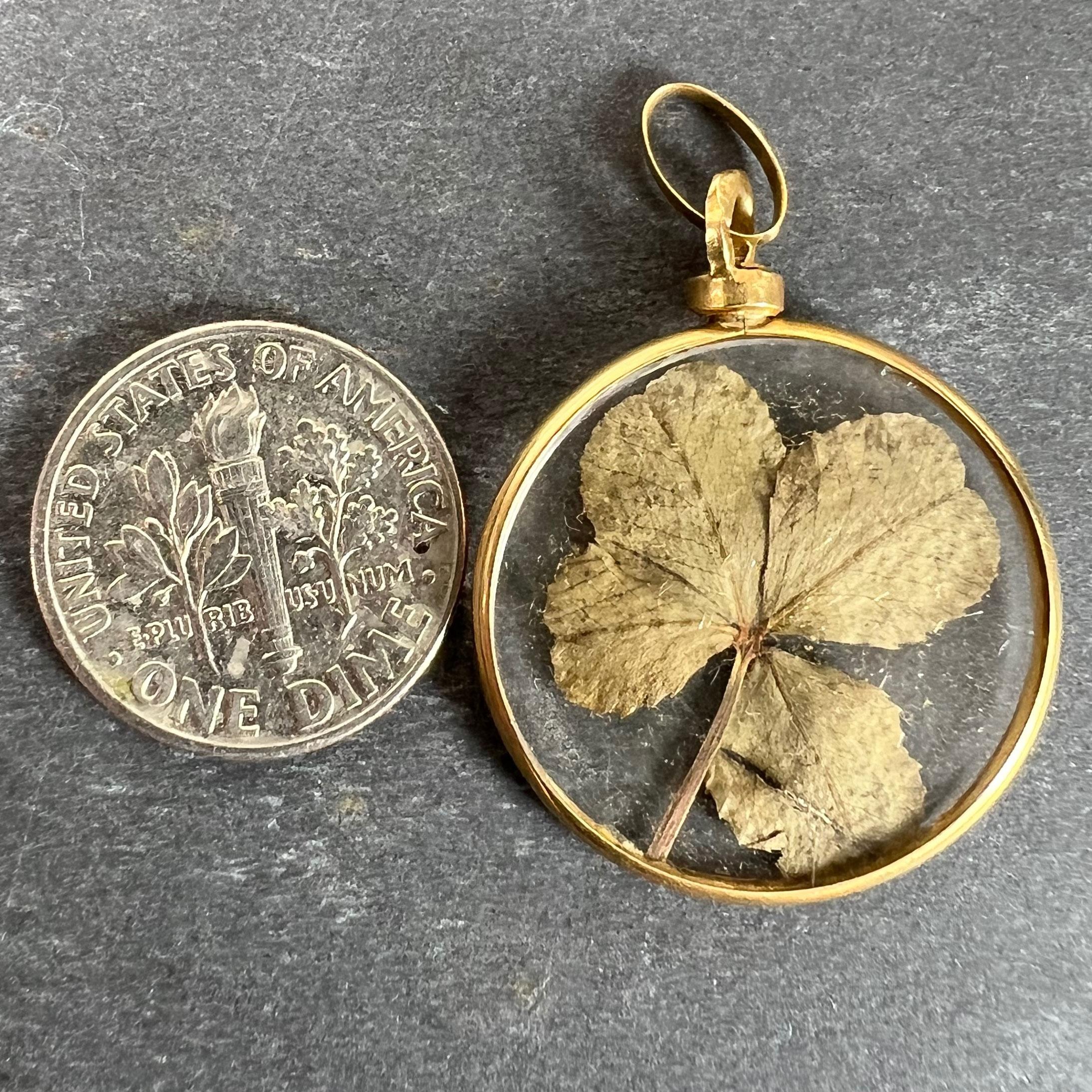 Colgante de oro amarillo de 18 quilates Trébol de Cuatro Hojas de la Suerte Francés Vintage en venta 7