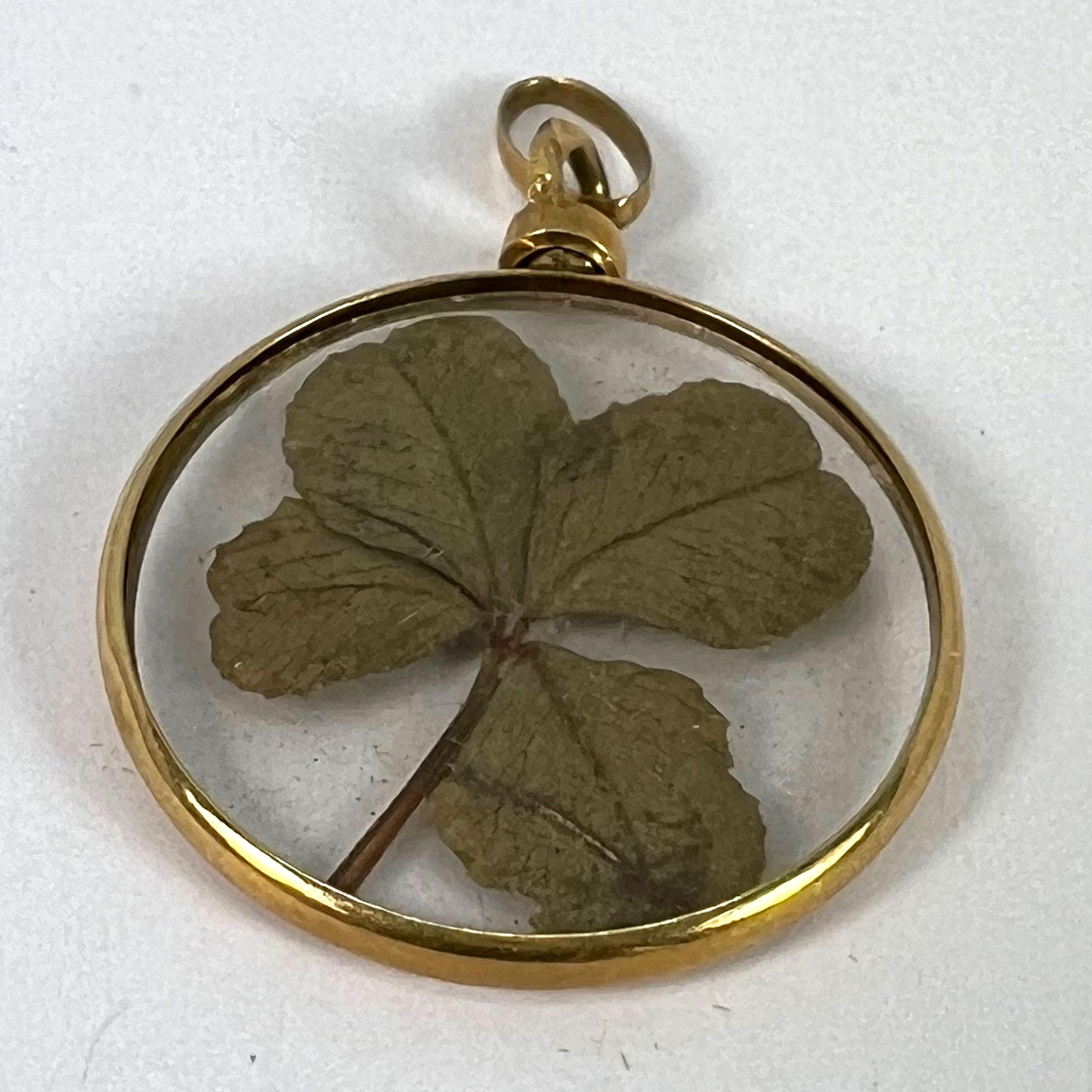 Colgante de oro amarillo de 18 quilates Trébol de Cuatro Hojas de la Suerte Francés Vintage en venta 10