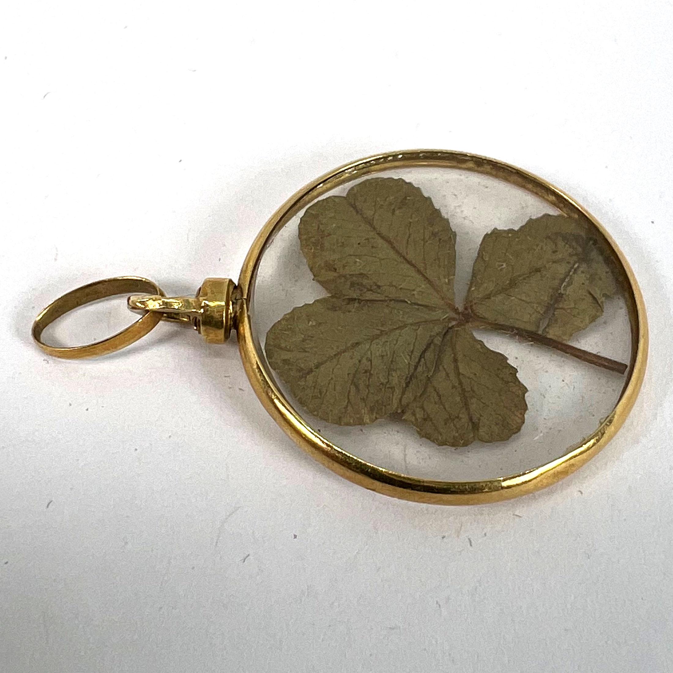 Colgante de oro amarillo de 18 quilates Trébol de Cuatro Hojas de la Suerte Francés Vintage en venta 11