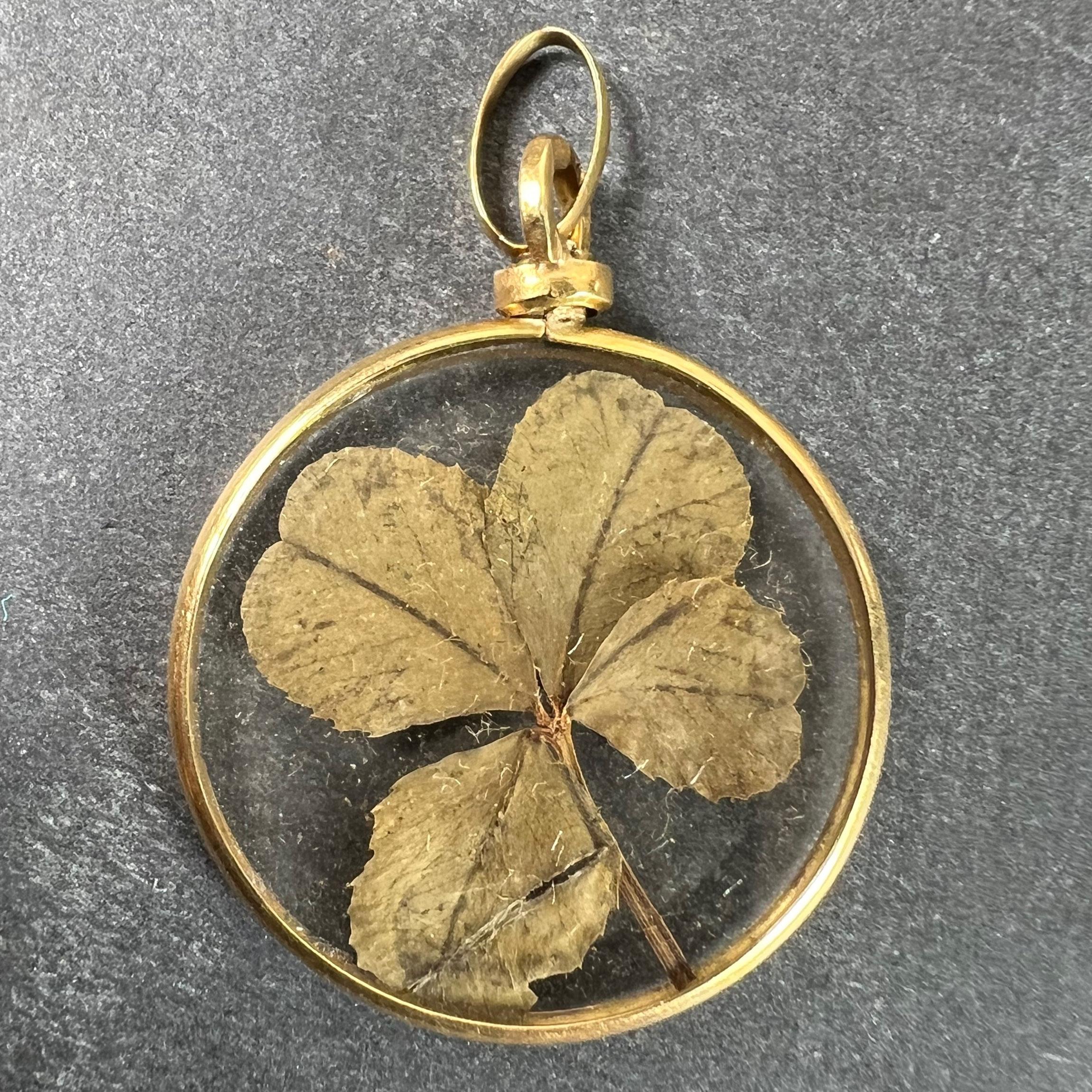 Colgante de oro amarillo de 18 quilates Trébol de Cuatro Hojas de la Suerte Francés Vintage en Bueno estado para la venta en London, GB
