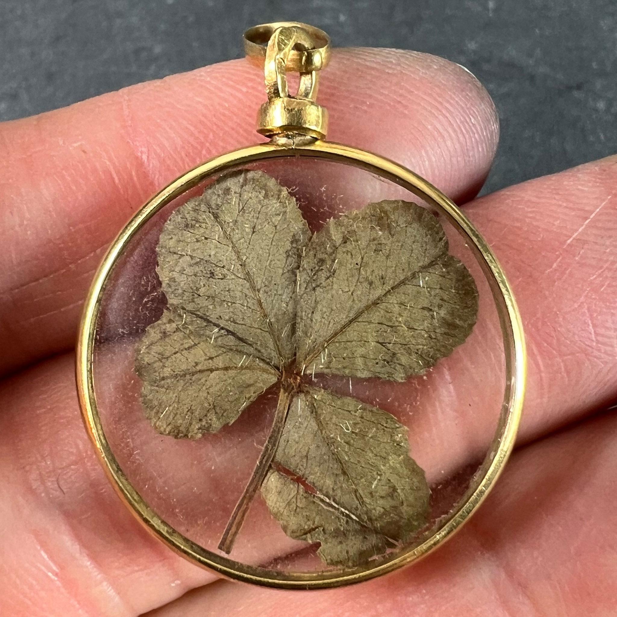 Colgante de oro amarillo de 18 quilates Trébol de Cuatro Hojas de la Suerte Francés Vintage en venta 1