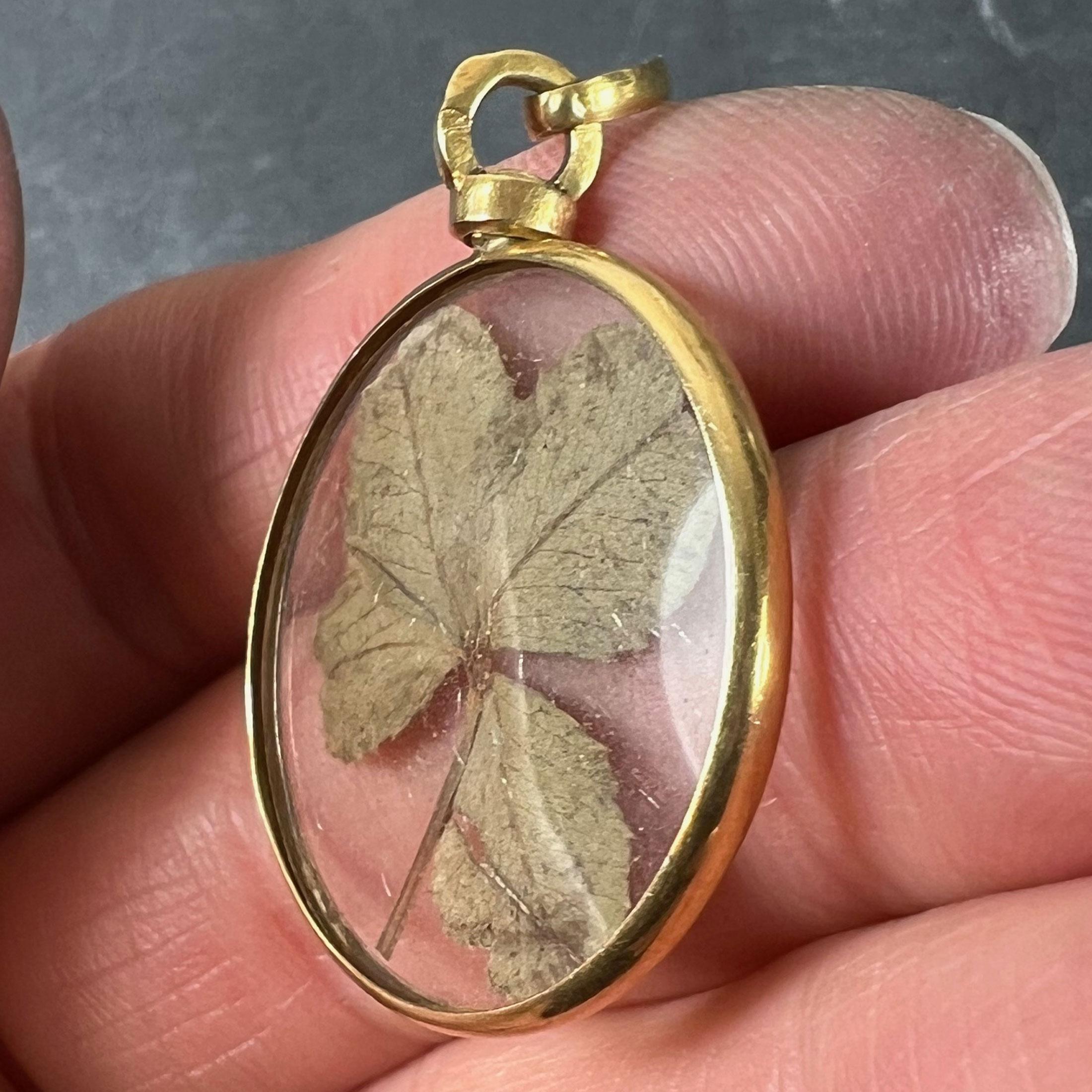 Colgante de oro amarillo de 18 quilates Trébol de Cuatro Hojas de la Suerte Francés Vintage en venta 3