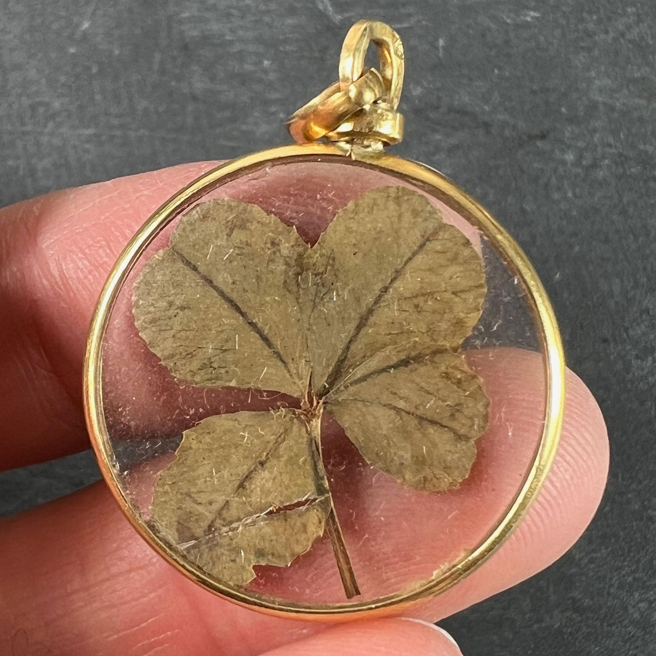 Colgante de oro amarillo de 18 quilates Trébol de Cuatro Hojas de la Suerte Francés Vintage en venta 5