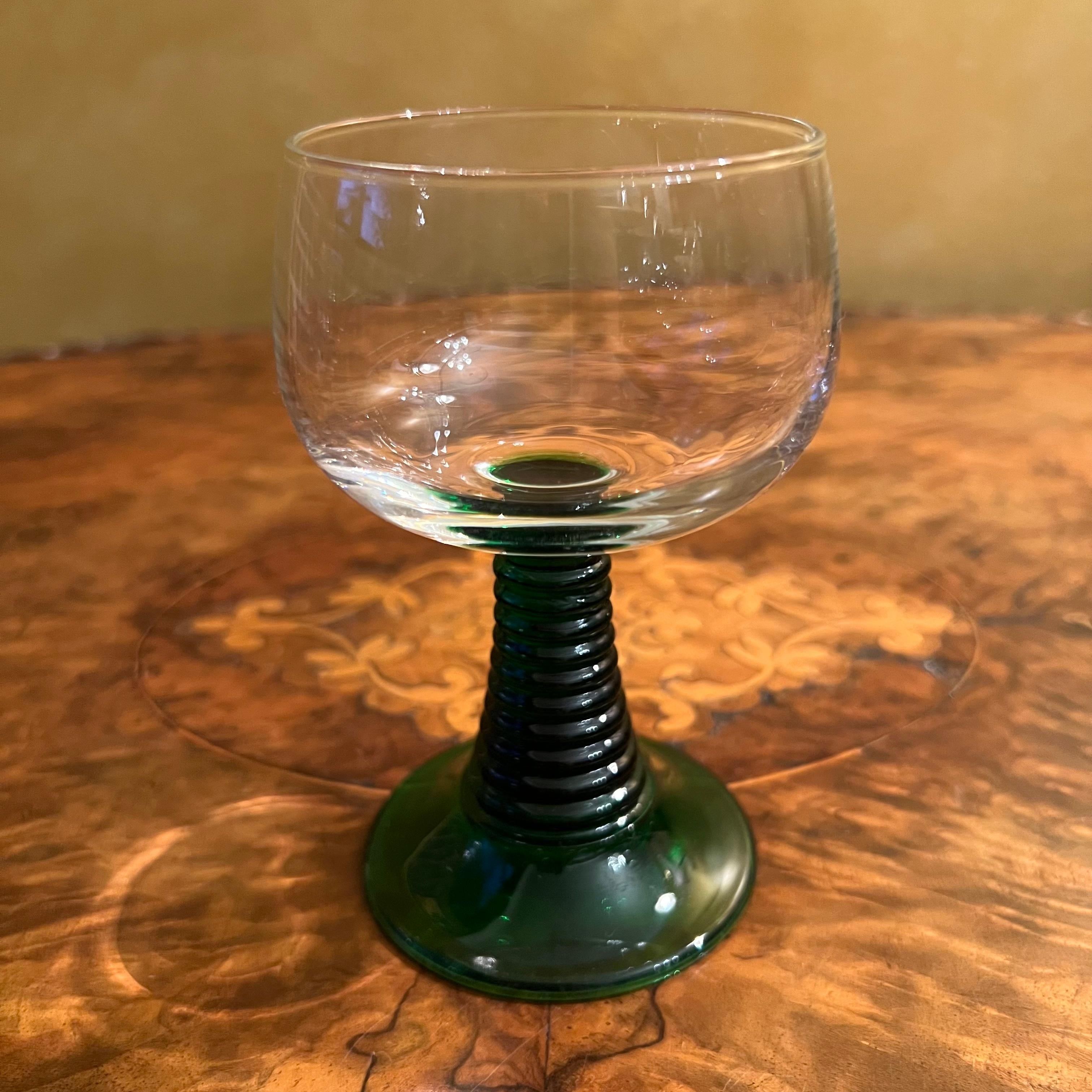 Vintage French Luminarc Green Stem Pair Of Glasses In Good Condition In EDENSOR PARK, NSW