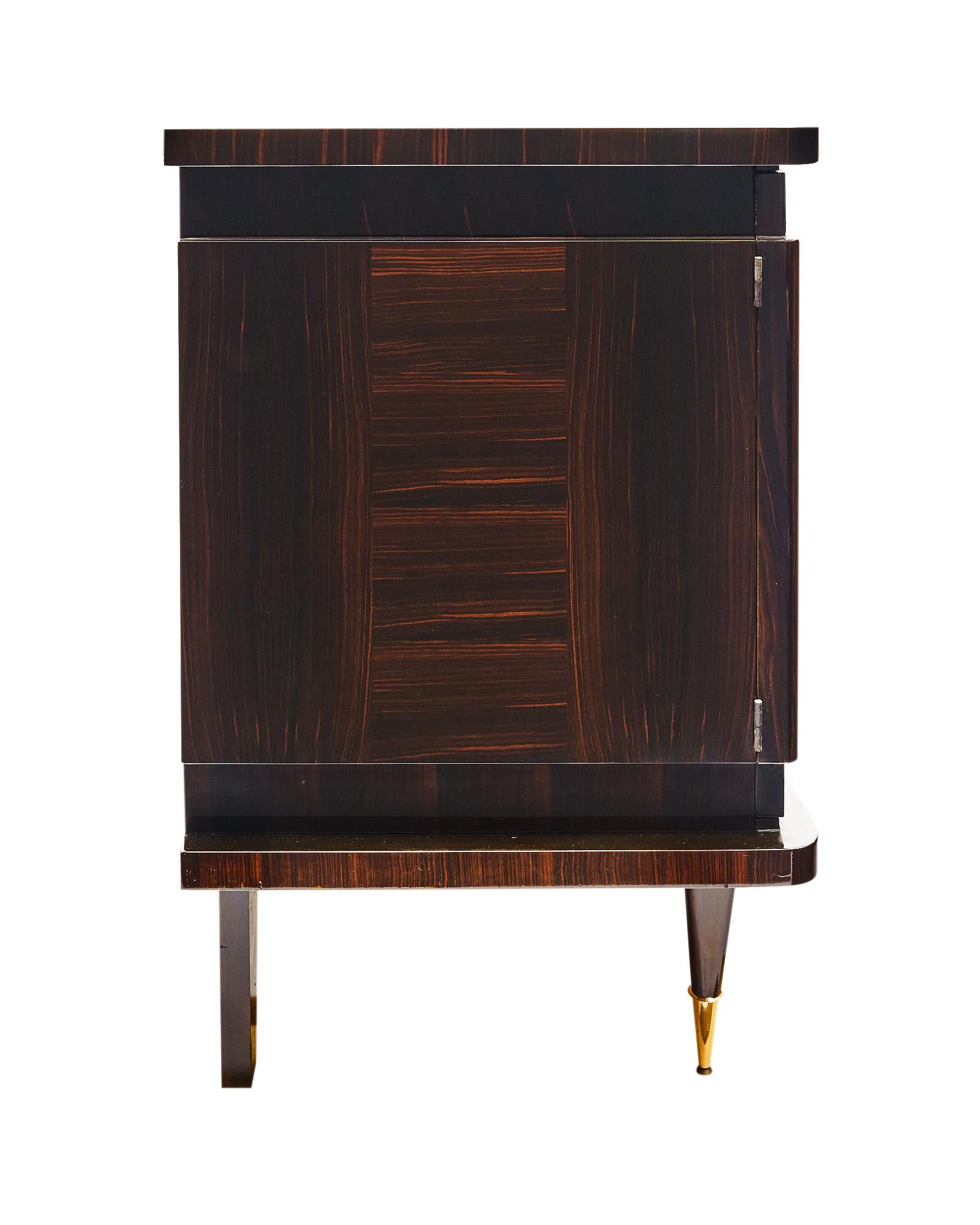 Laiton Grand buffet français de Macassar à la manière de Jules Leleu en vente