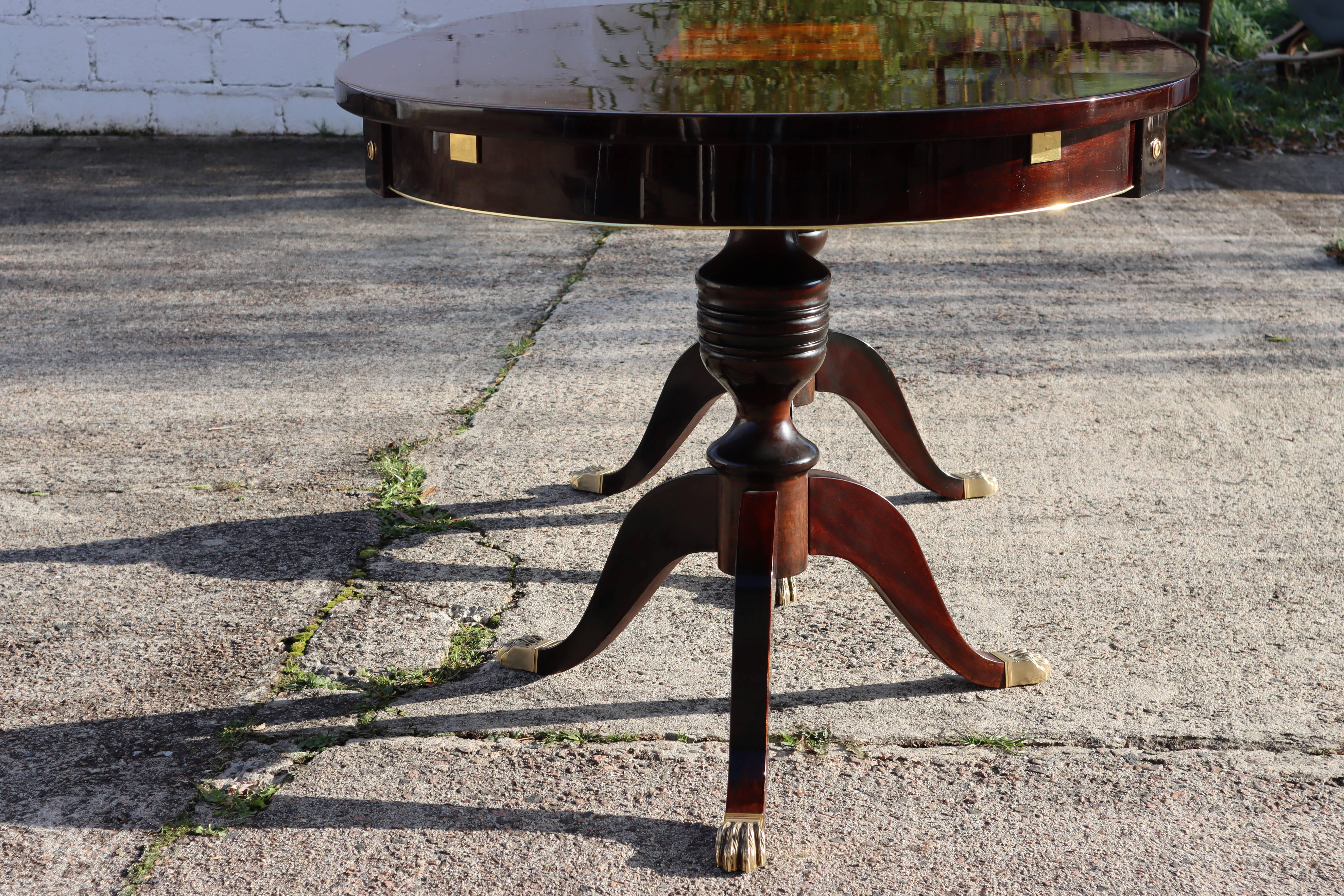 Vintage French Mahogany Table, Duncan Phyfe Style, Inlaid oval Dining Table 80s In Good Condition In Bussiere Dunoise, Nouvel Aquitaine